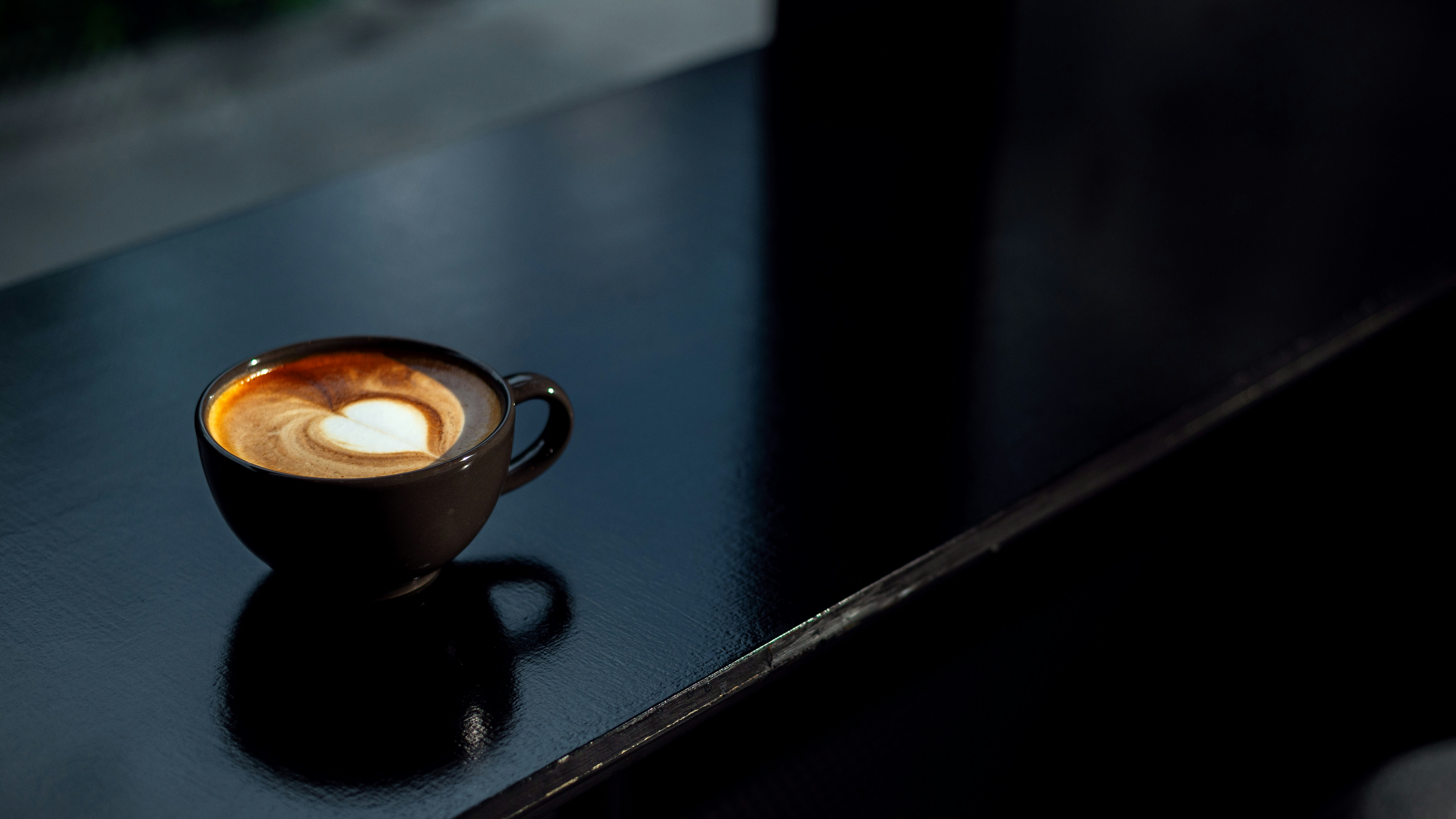 photo-1670899603742-726393a354fc?ixid=M3