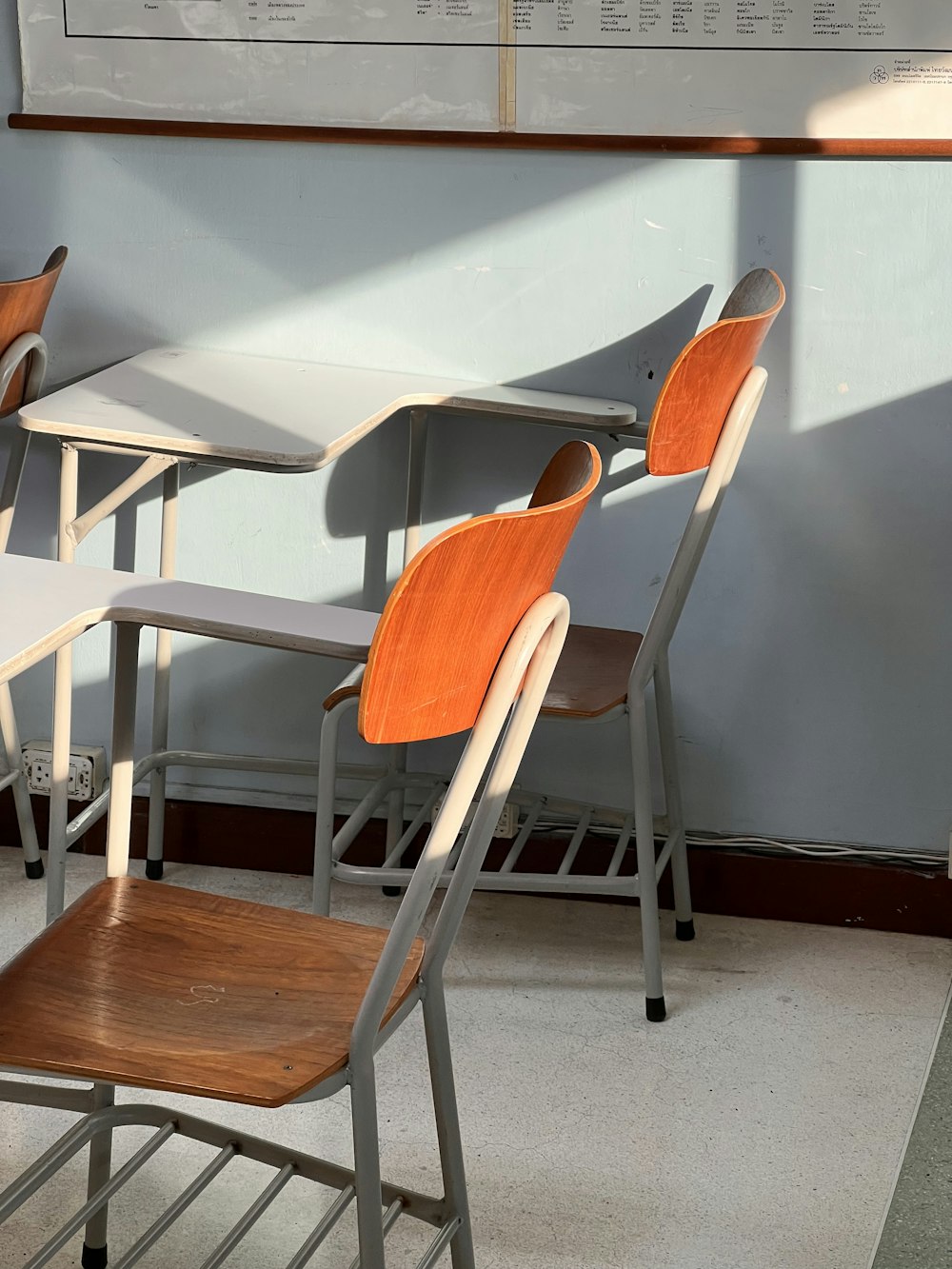 a row of chairs sitting next to each other