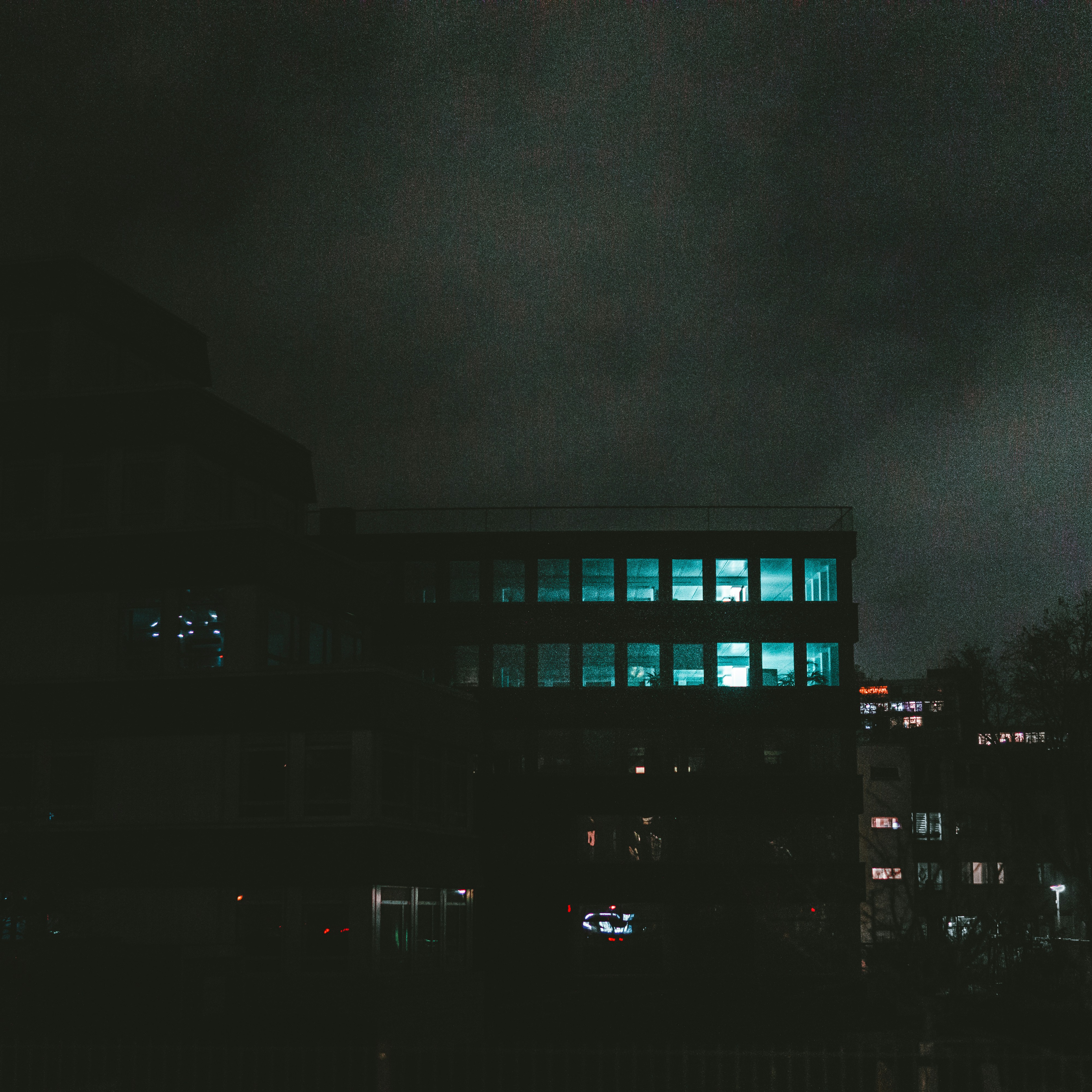 photo-1670935574836-cfe4340888ff?q=80&w=2080&auto=format&fit=crop&ixlib=rb-4.1.0&ixid=M3wxMjA3fDB8MHxwaG90by1wYWdlfHx8fGVufDB8fHx8fA%3D%3D