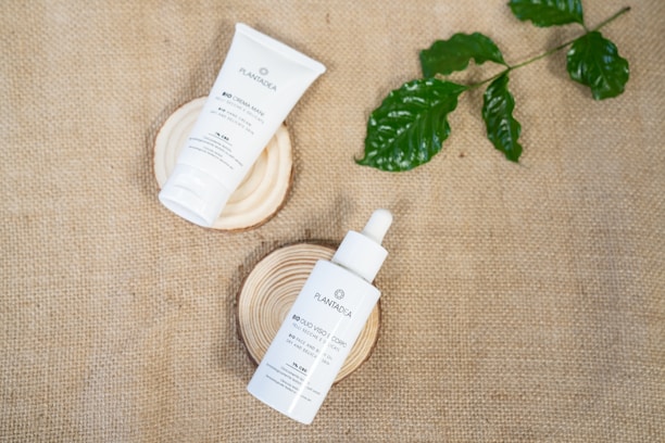 A close-up of the Nervovive product on a wooden table.