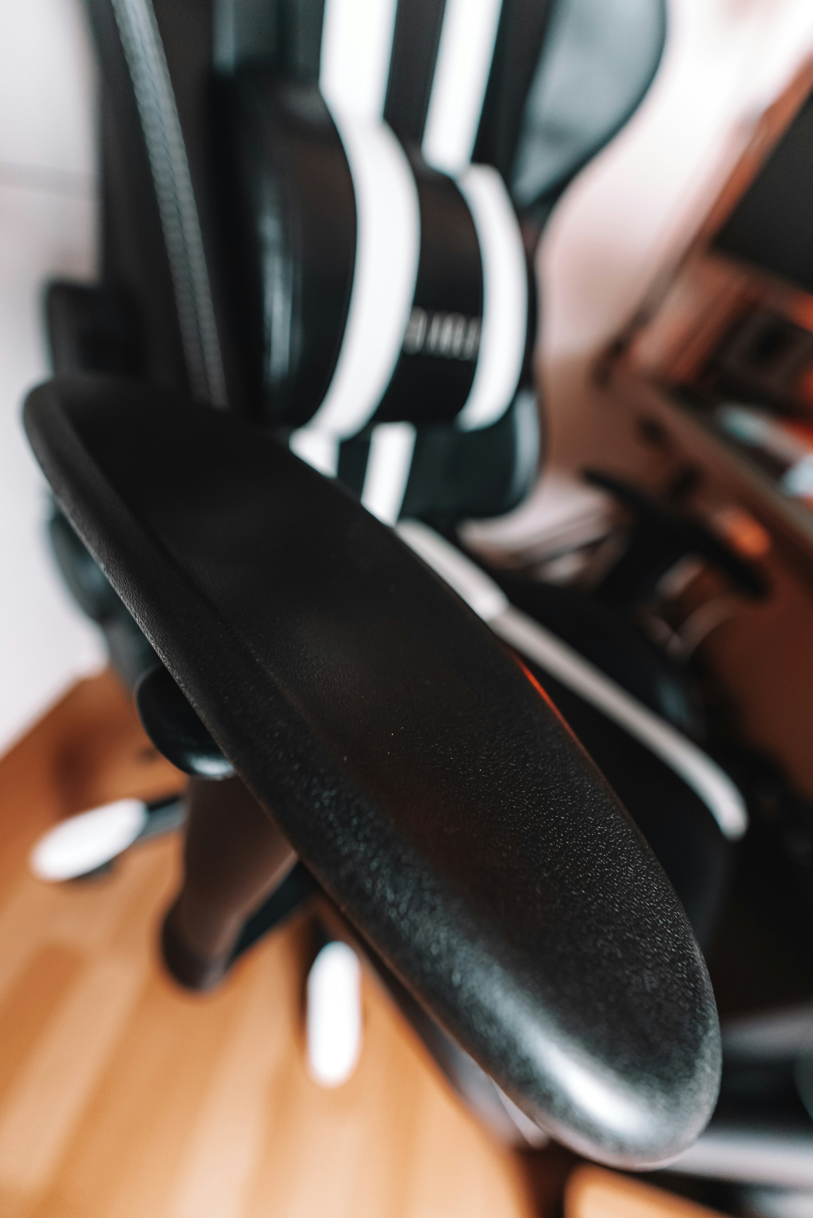 gaming chair detail, wallpaper, Gaming Chair Fan Noise: A Beginner's Repair Guide 2