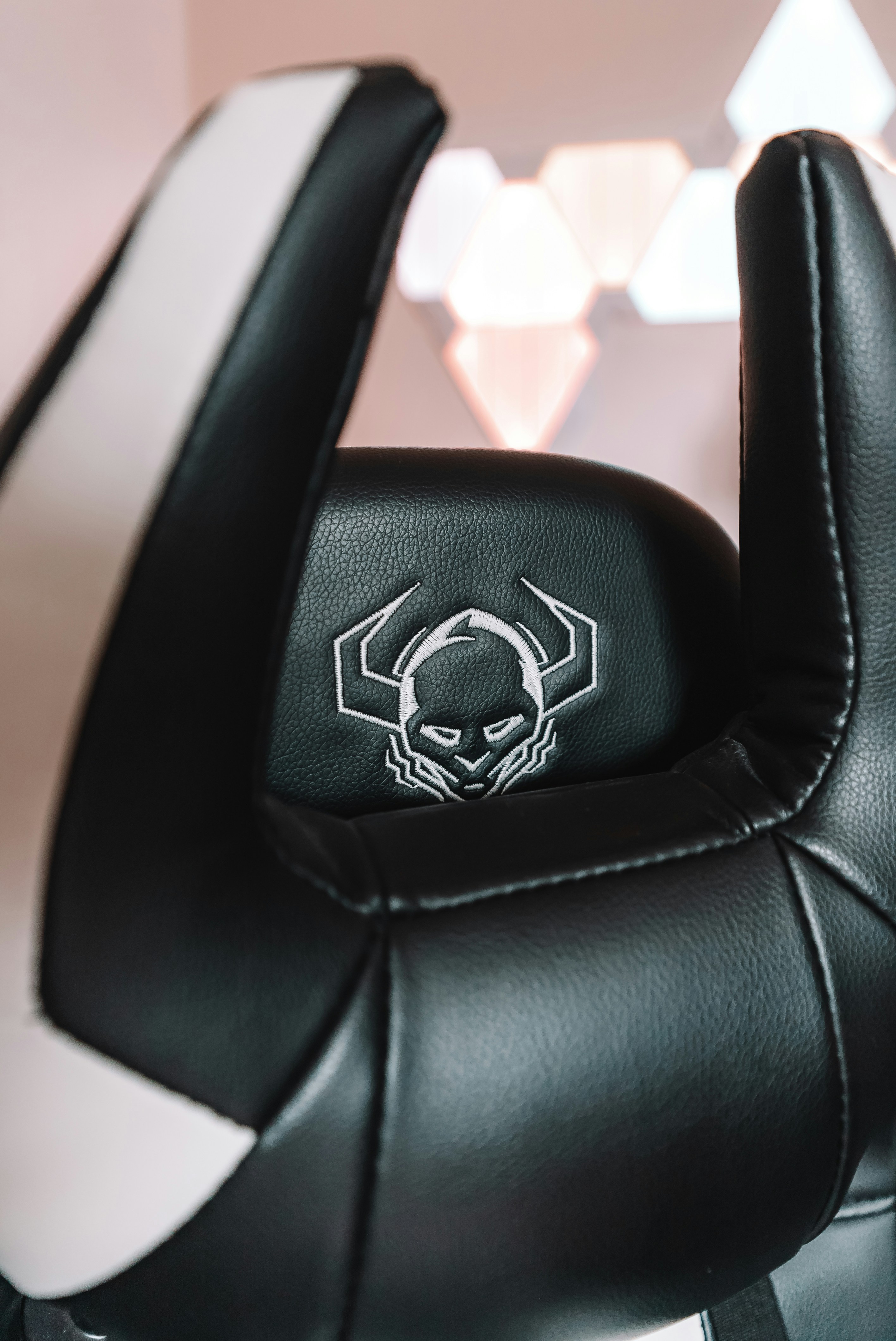 gaming chair detail, wallpaper, Gaming Chair Fan Noise: A Beginner's Repair Guide 6