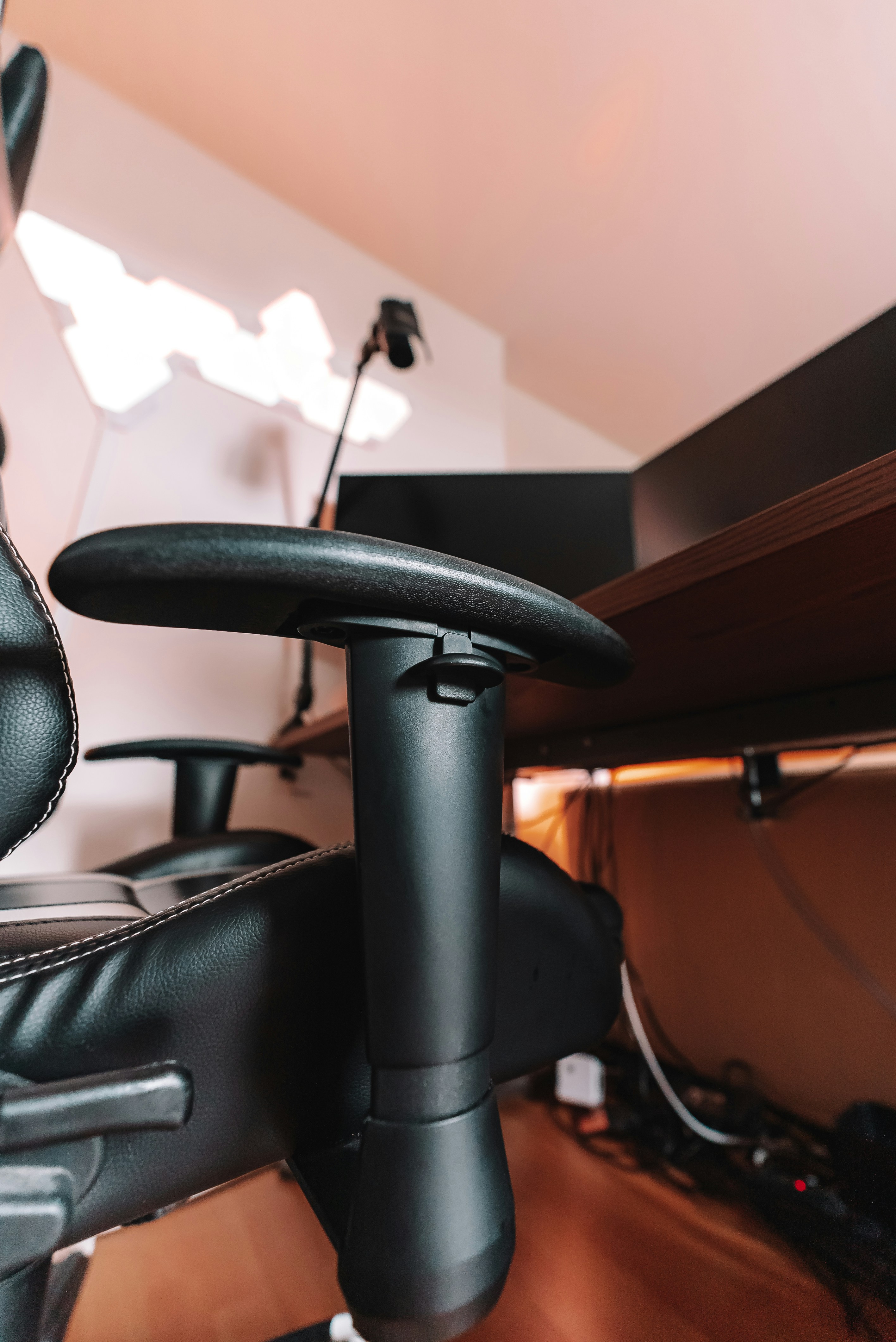 gaming chair detail, wallpaper, Gaming Chair Fan Noise: A Beginner's Repair Guide 5