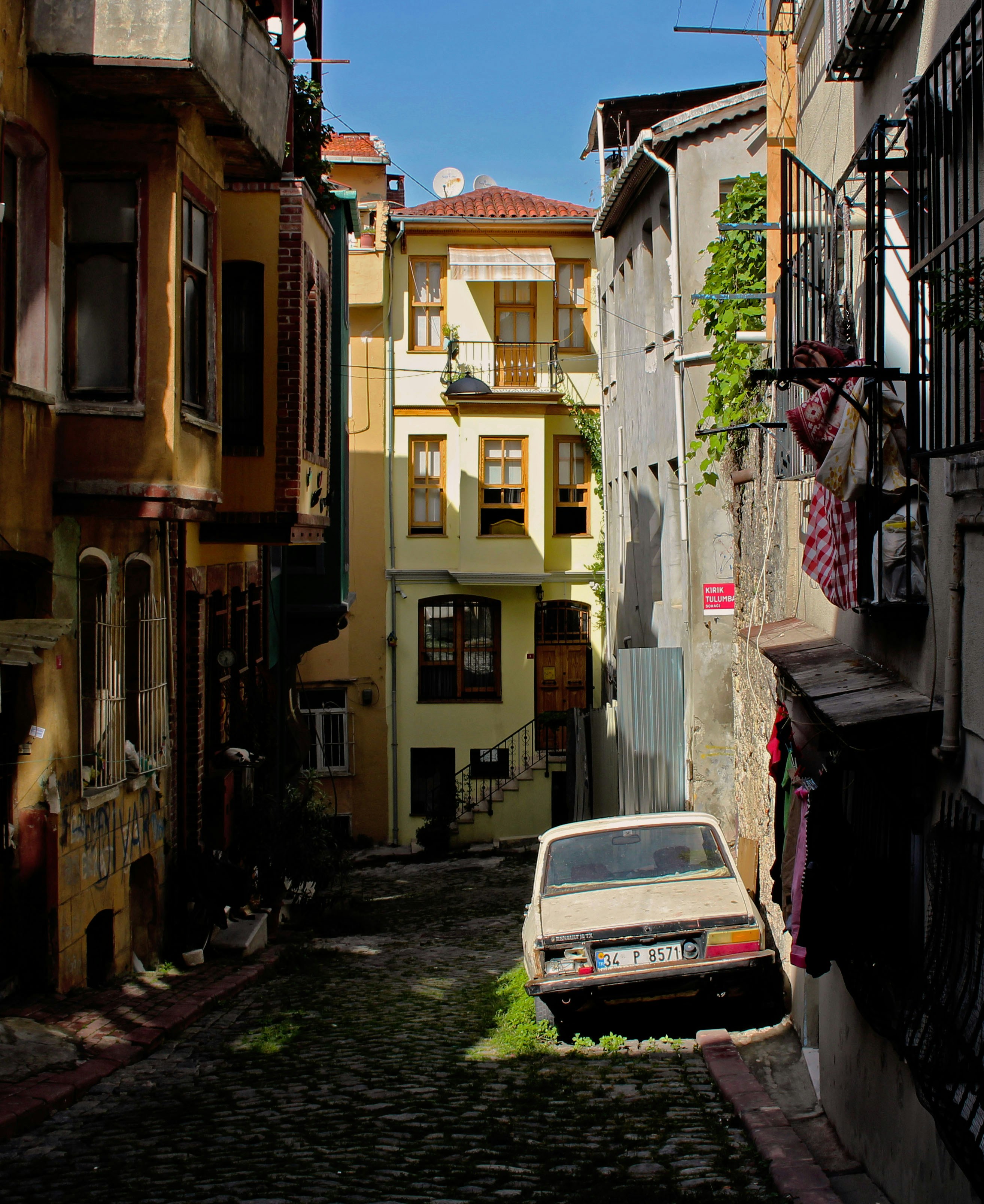 Photo by malibucola_