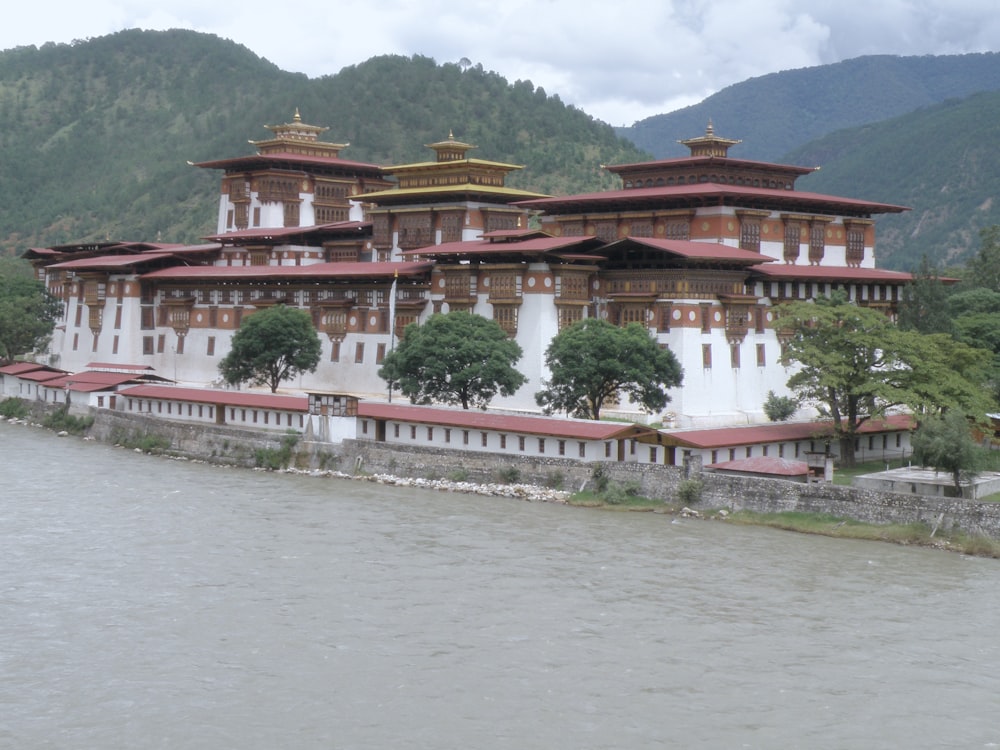 a large building sitting on the side of a river