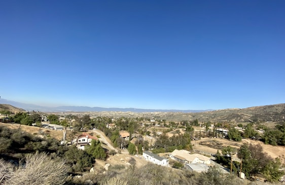 A panoramic view of a newly developed residential lot in Salta with clear skies and green surroundings.