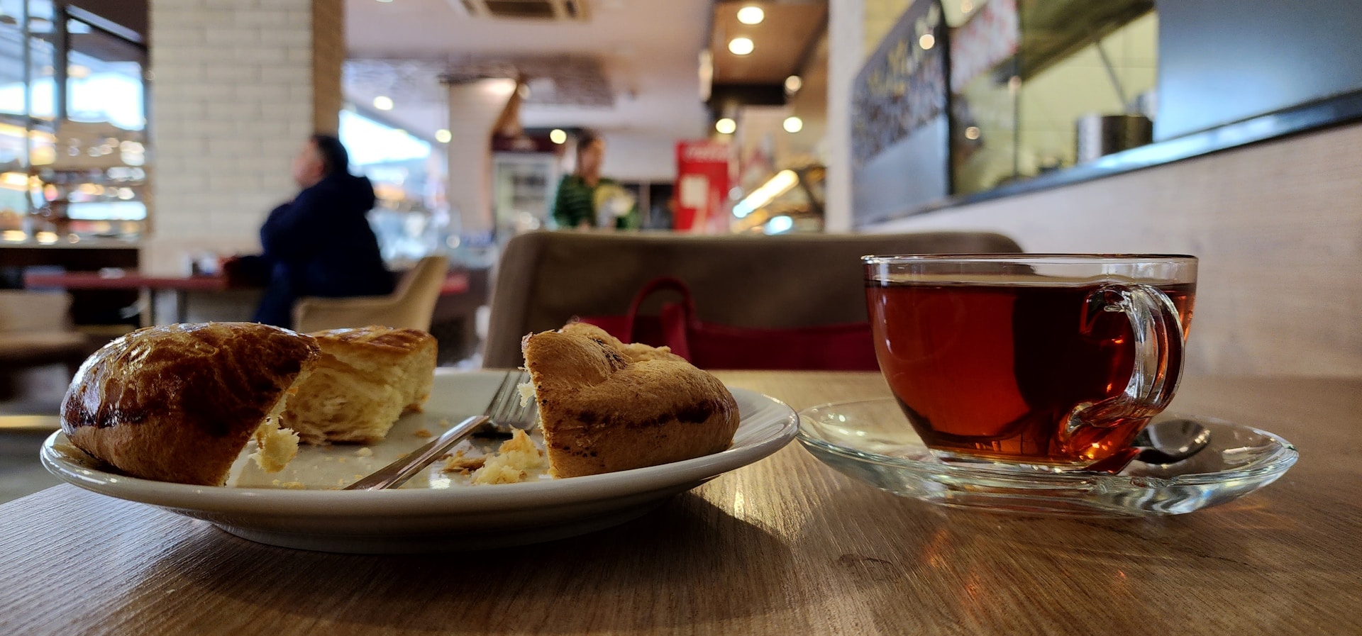 gray computer monitor