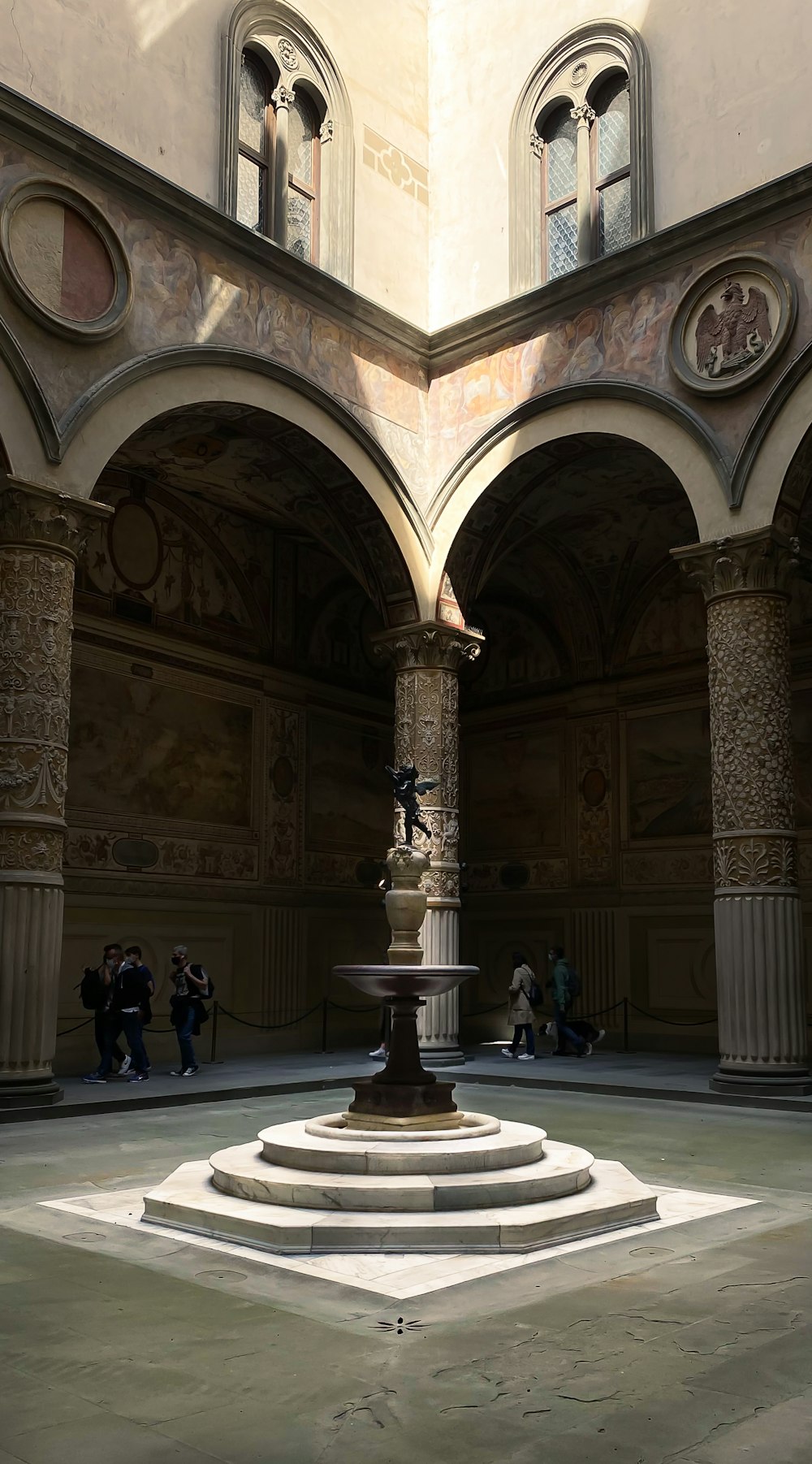 a fountain in the middle of a courtyard