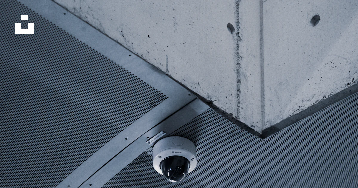 Block Ceiling Security Camera A security camera mounted to the ceiling of a building photo – Free ...