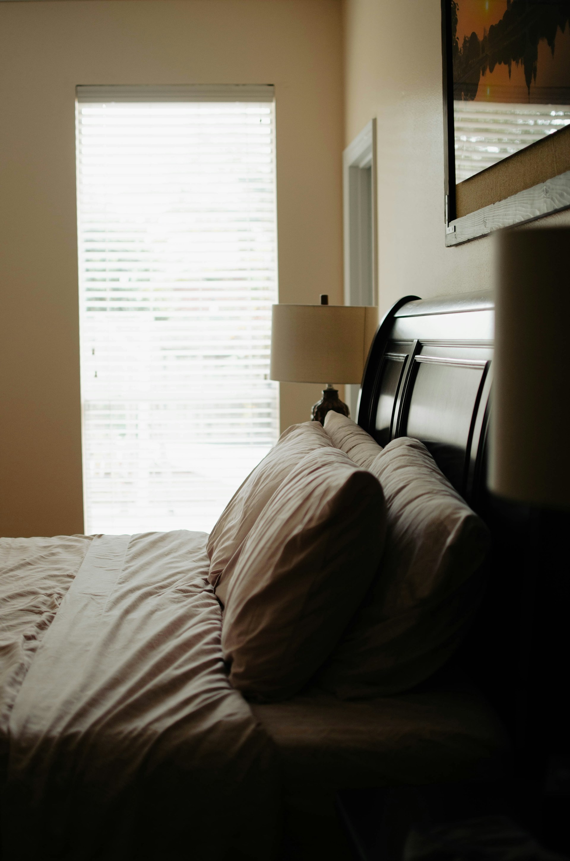 gray computer monitor