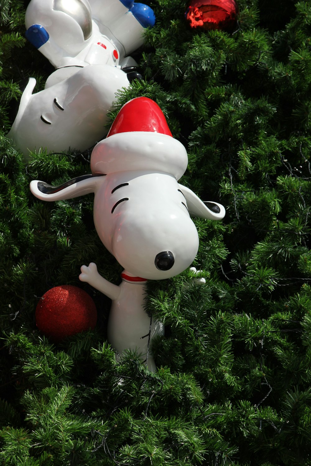 a group of snoopy figures in a christmas tree