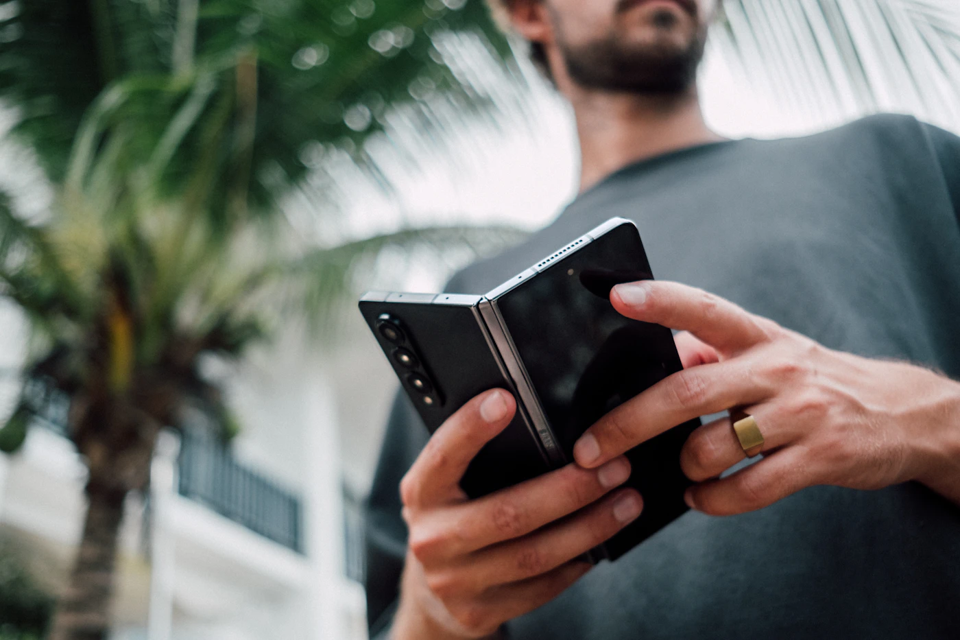 Huawei Mate XT2 : le tri-pliable à 2 980 $ qui intègre un écran de confidentialité