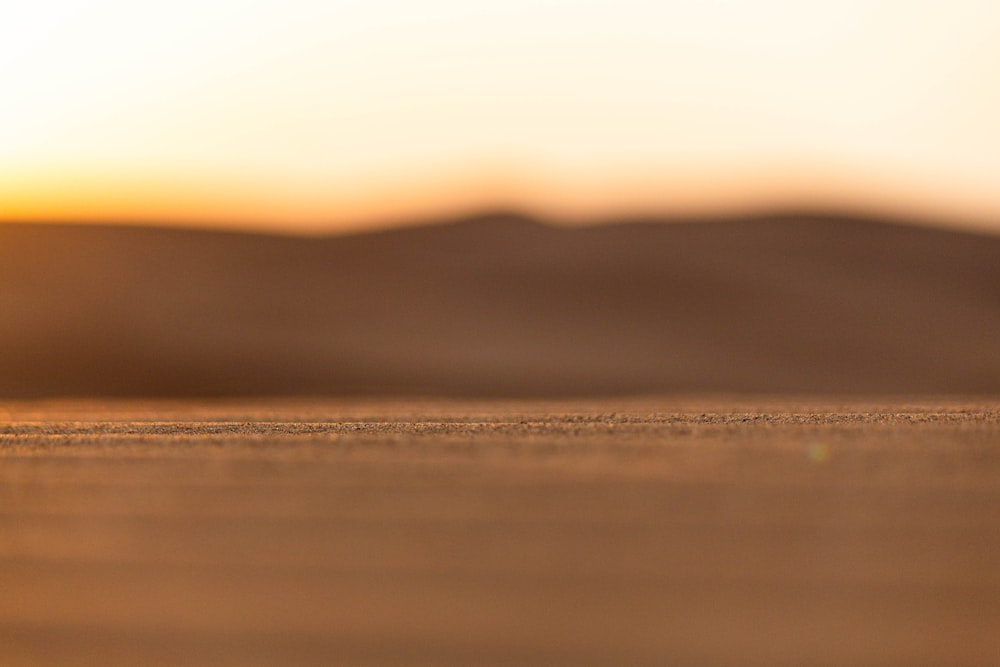 a blurry photo of the sun setting over a desert