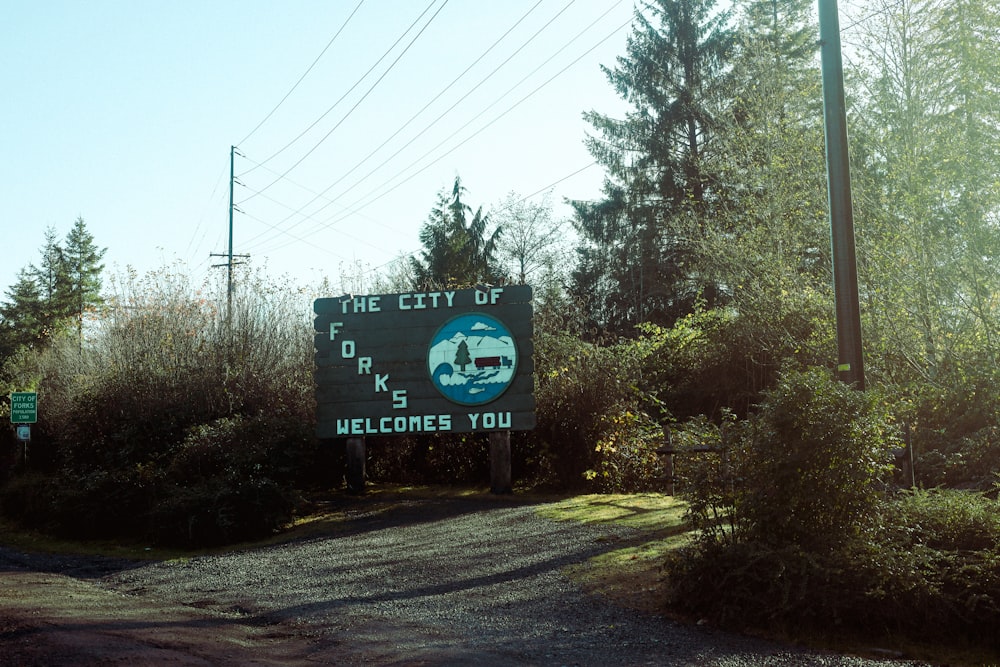 a street sign on the side of a road