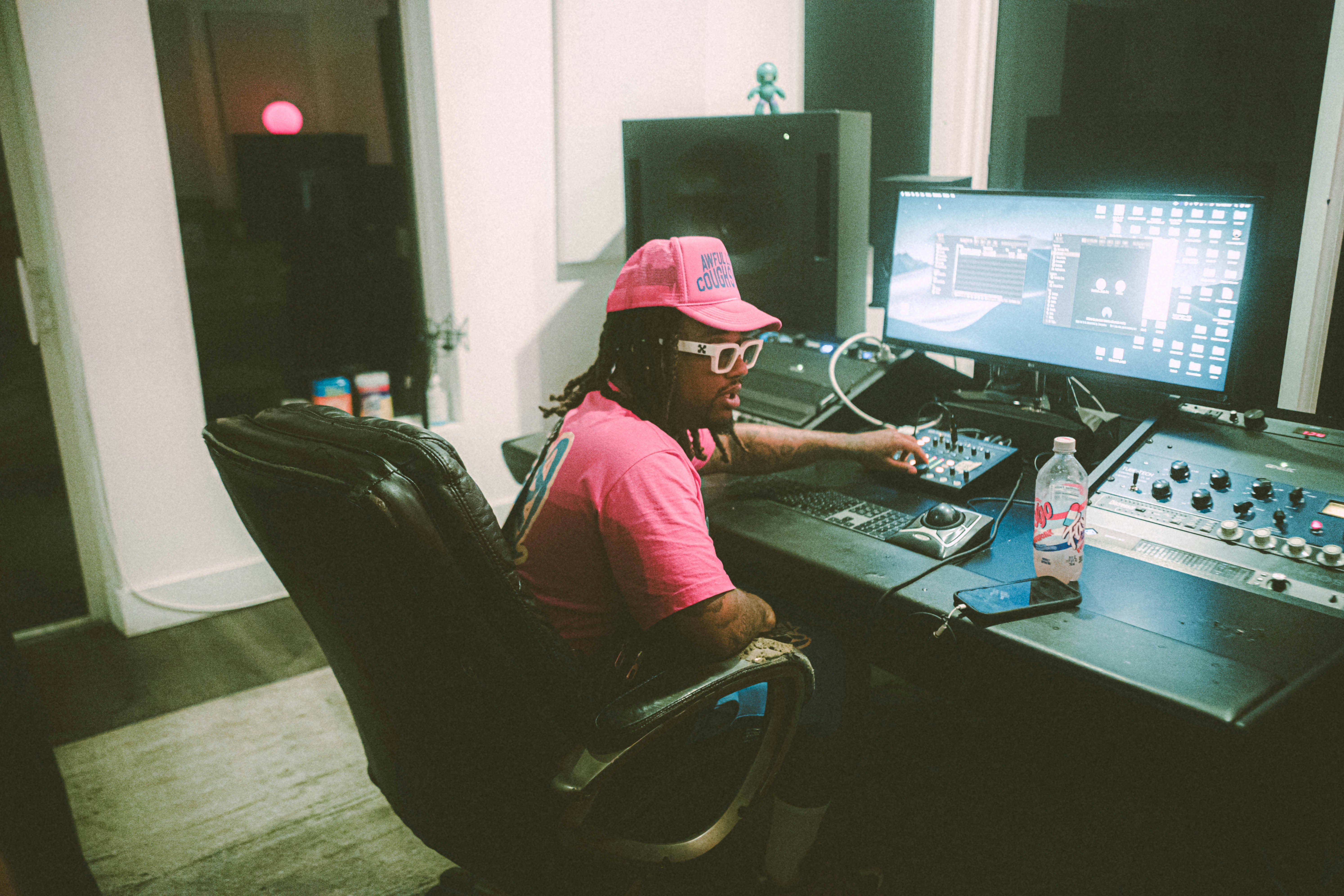 black and white bed linen