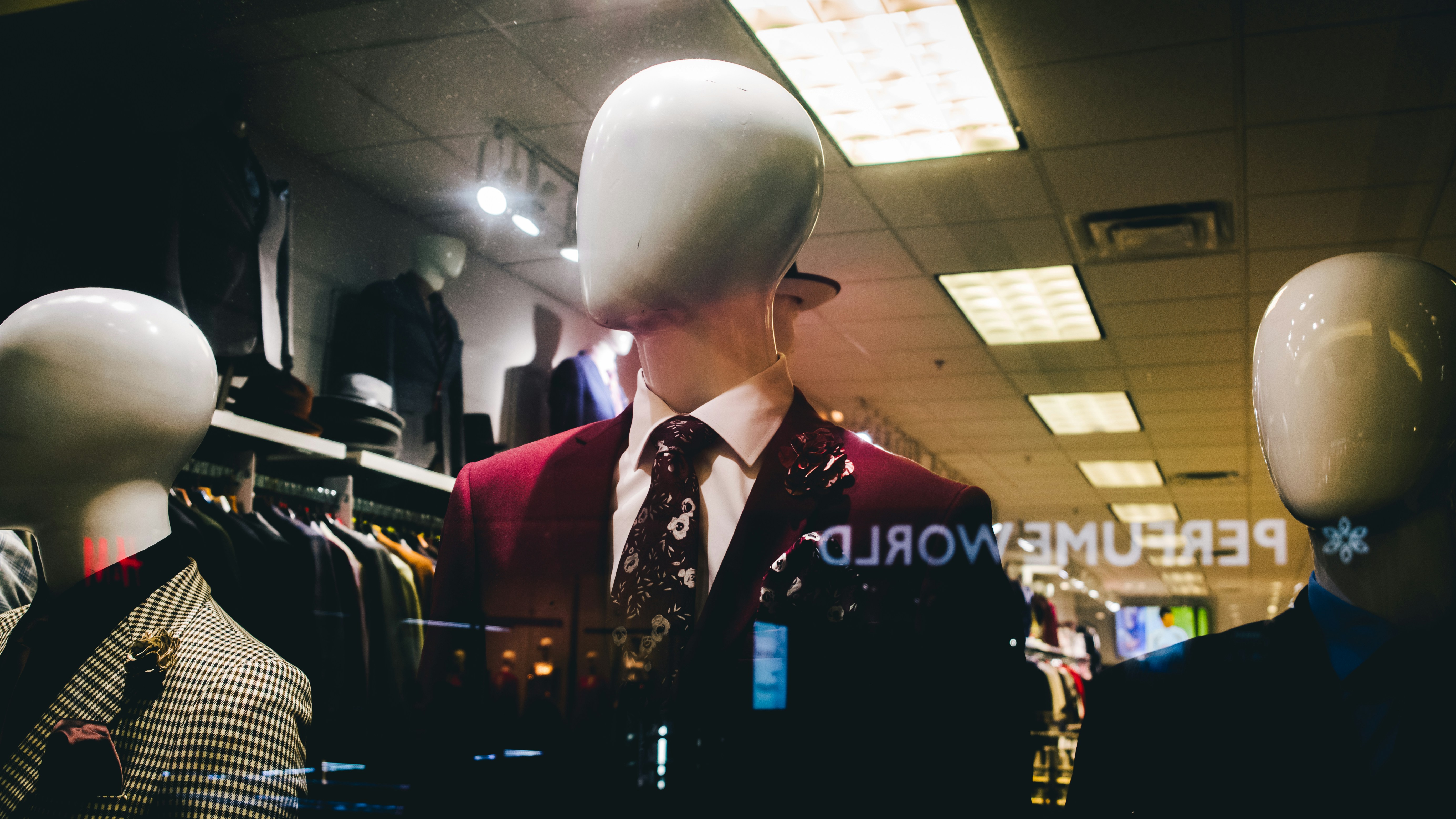 Retail AI Inflows Surge — How to Protect Long Positions in a Volatile Nasdaq