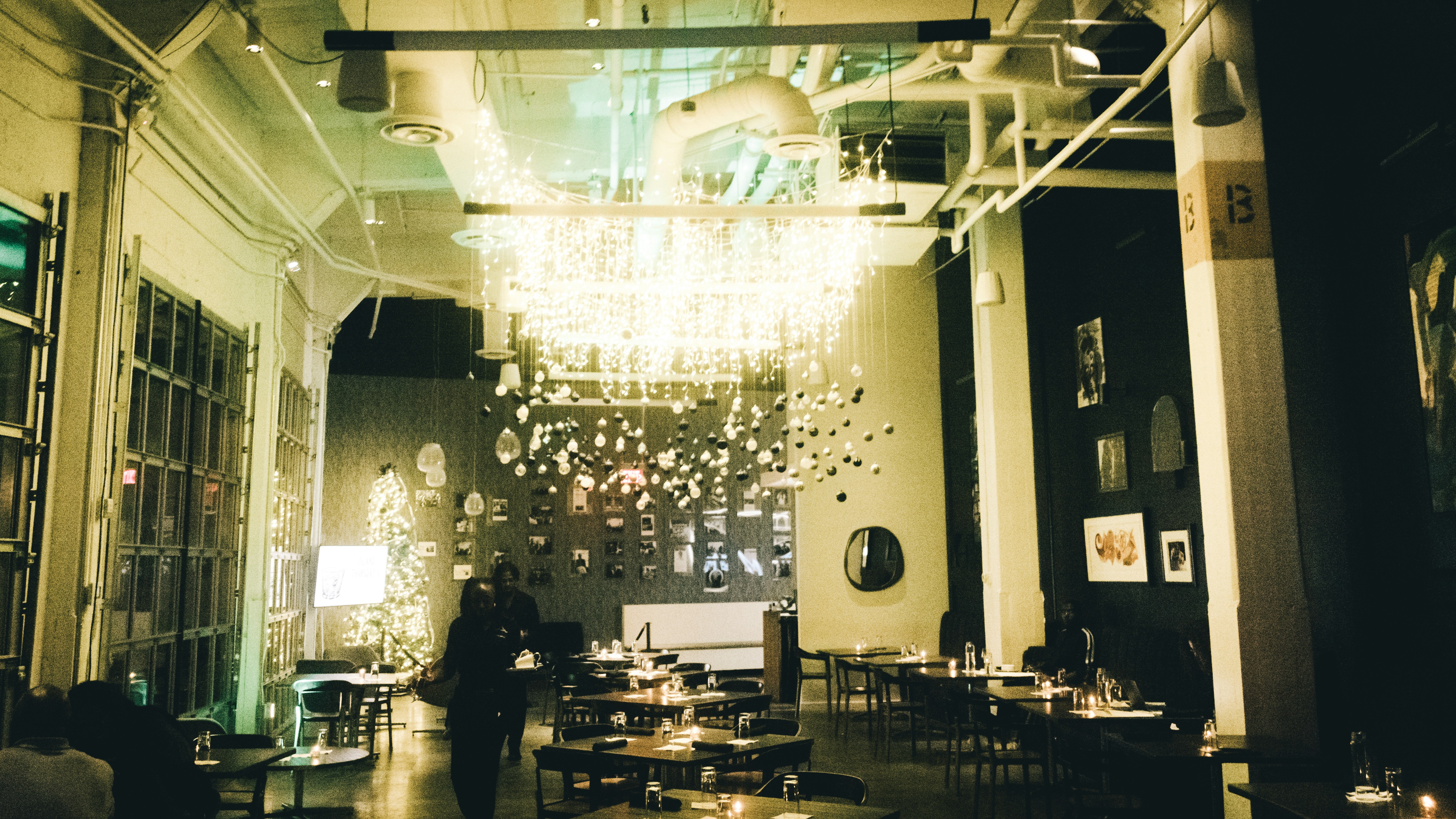 Embracing Retro Elegance: The Stainless Steel Dining Table and Chairs in Italian Christmas Restaurants