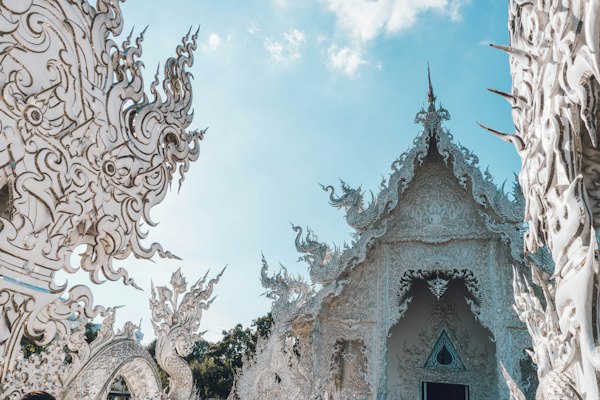 A white building with intricate designs on it — Chiang Rai, Thailand