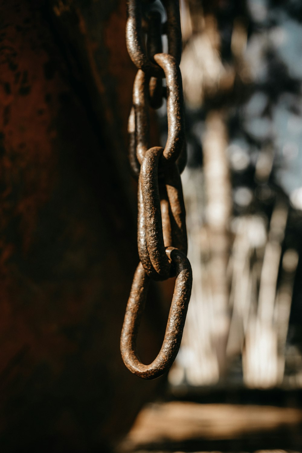 a chain hanging from the side of a building