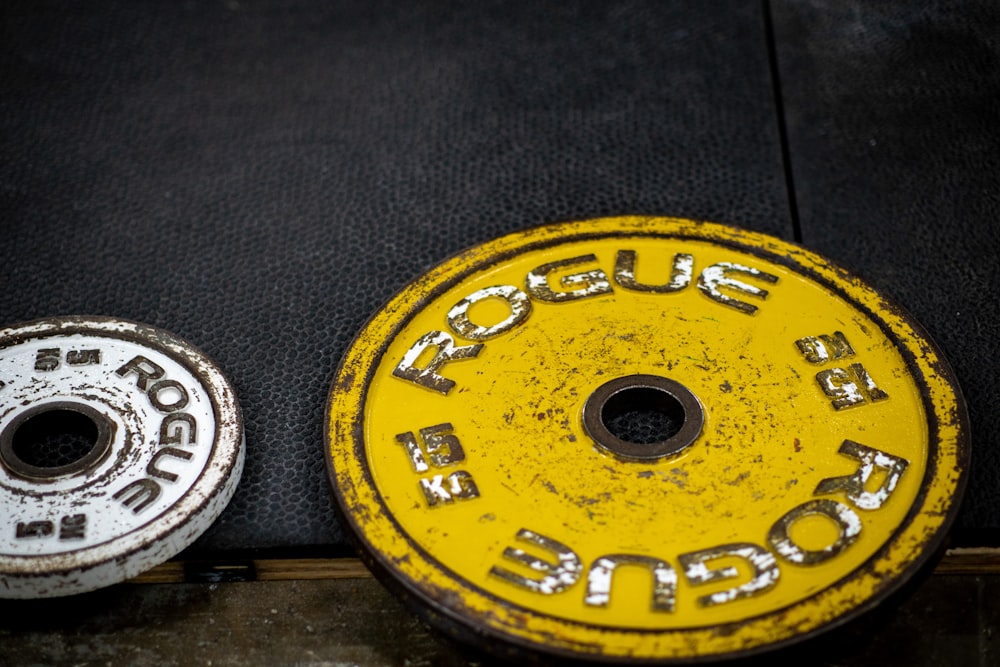 a pair of yellow and black weights sitting next to each other