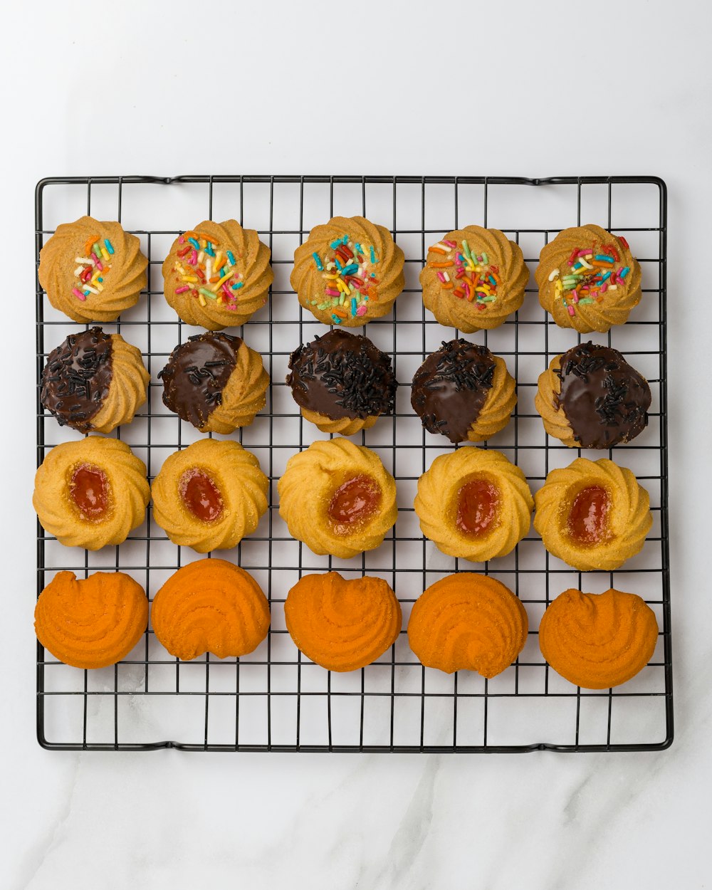 a cooling rack with a bunch of cookies on it