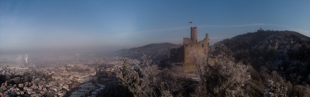 une vue d’une ville d’un point de vue élevé