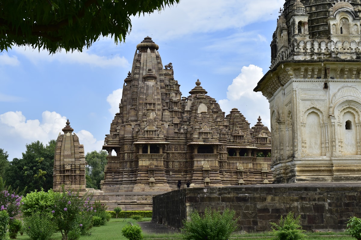 Best Tourist Places in Madhya Pradesh | Historical Tourist Places in Madhya Pradesh
