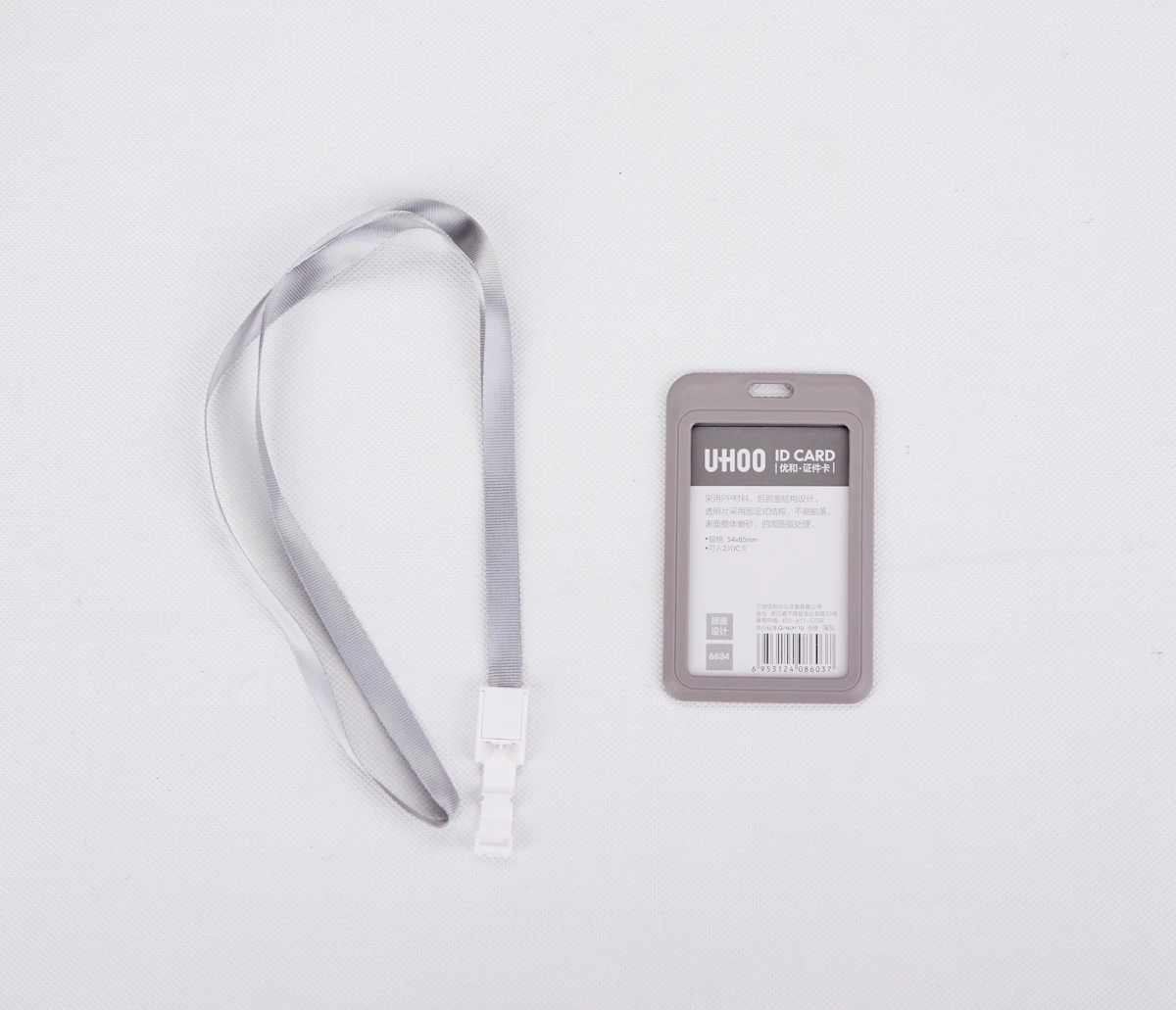 Tali lanyard dengan tanda pengenal pegawai