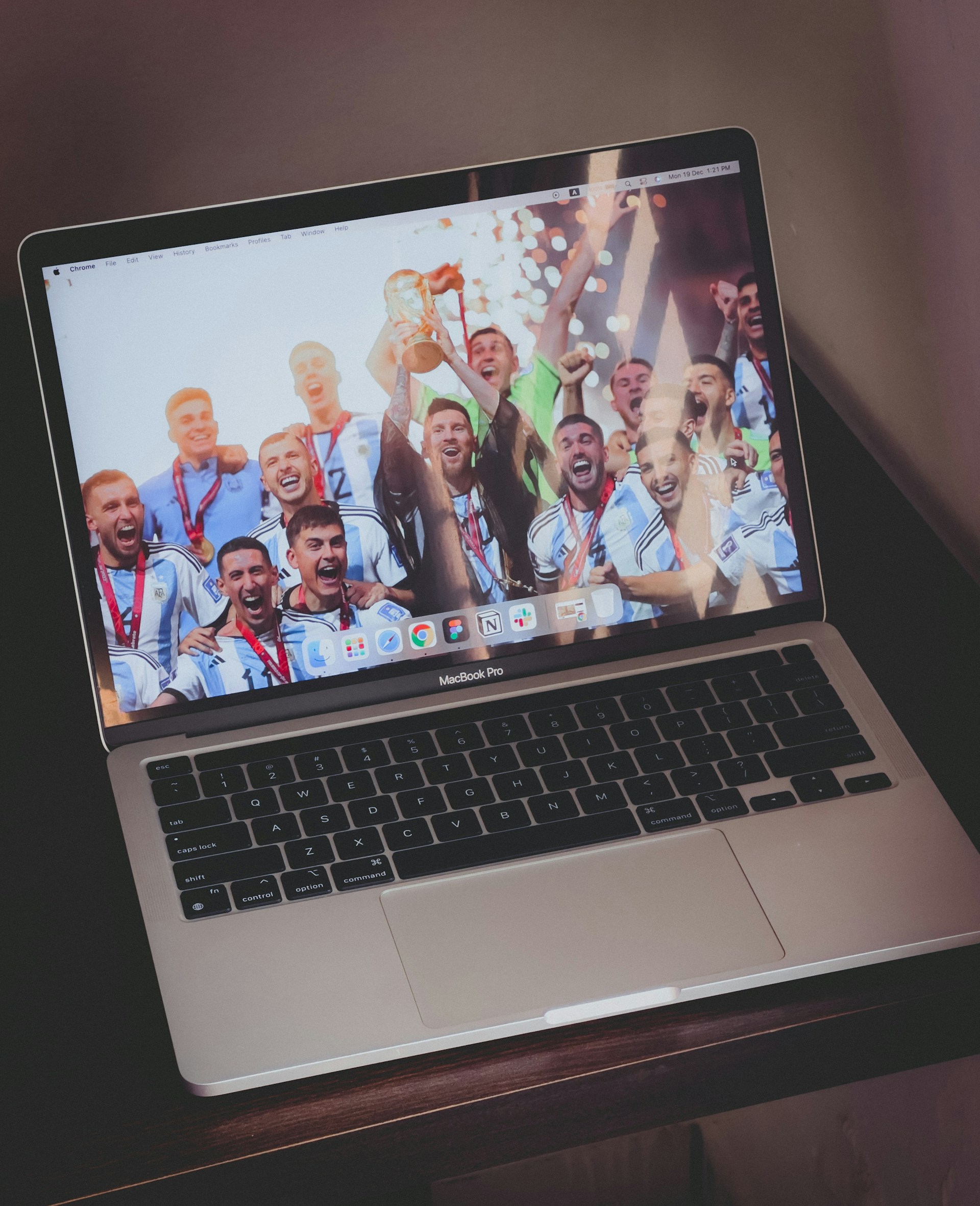 A happy player celebrating a big win on their laptop with payment options like CashApp and PayPal visible.