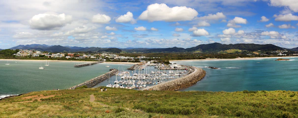 A panoramic view of Paraty’s coastline with boats anchored near the shore under a bright sky.