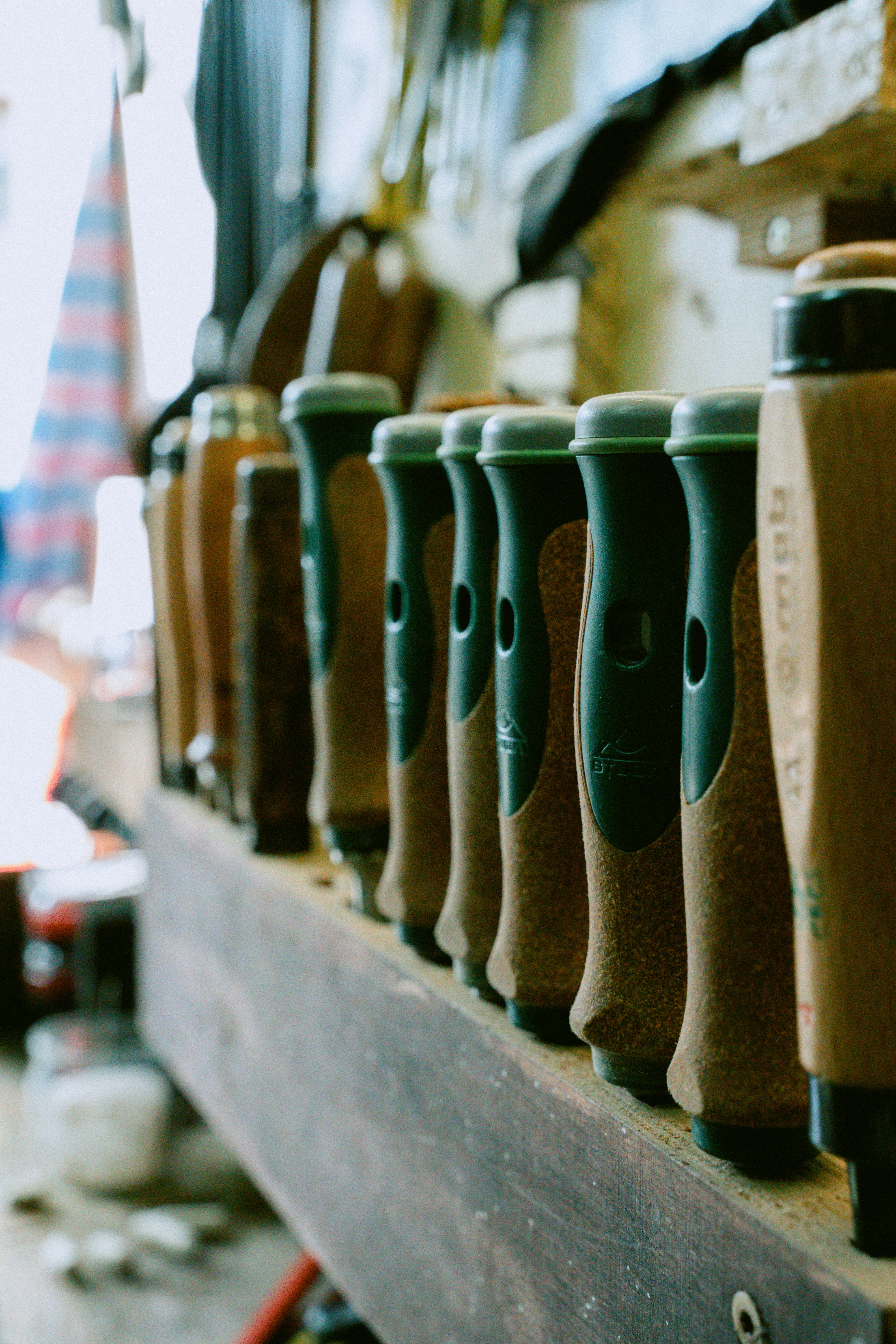 gray computer monitor