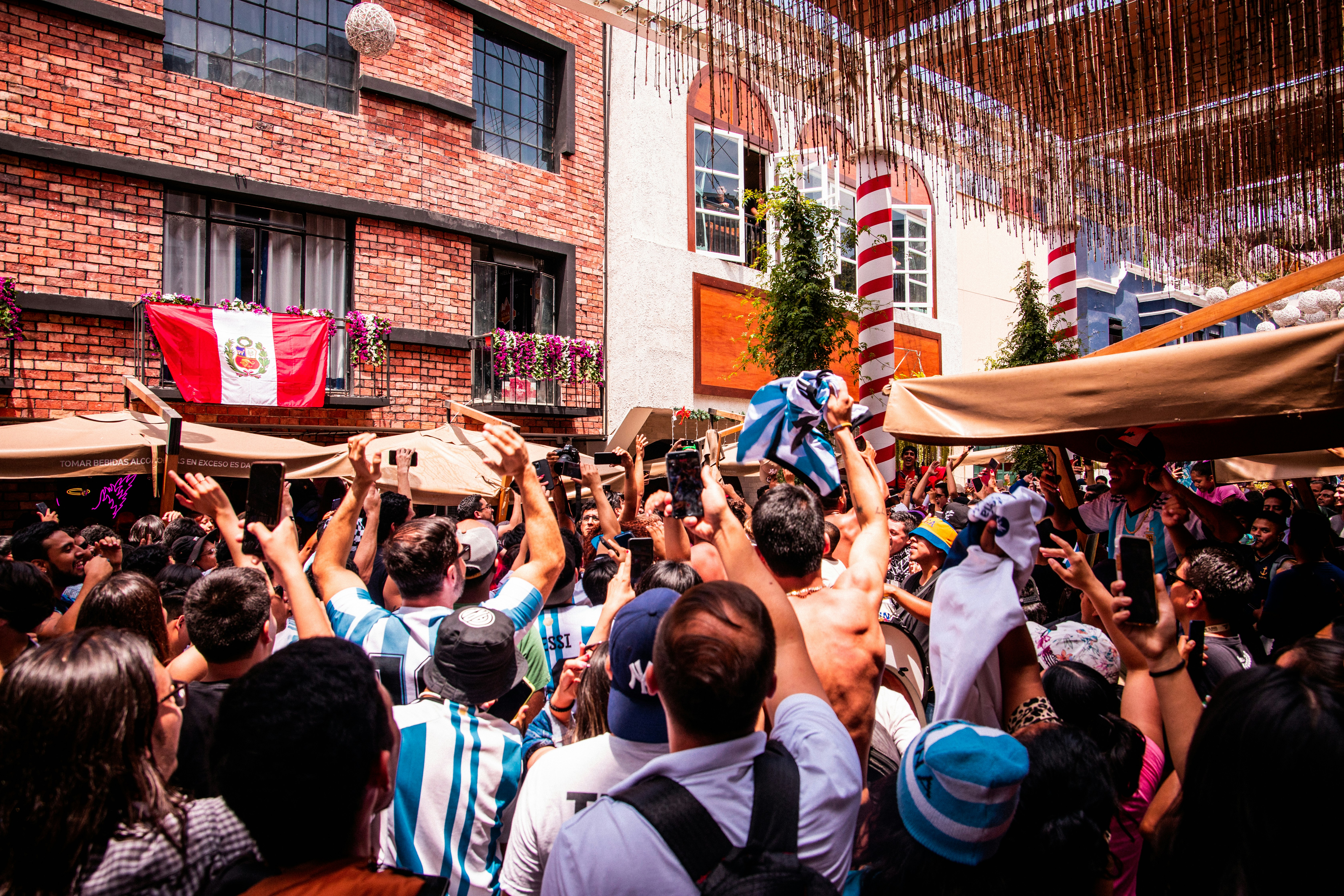 a crowd of people standing in front of a building
