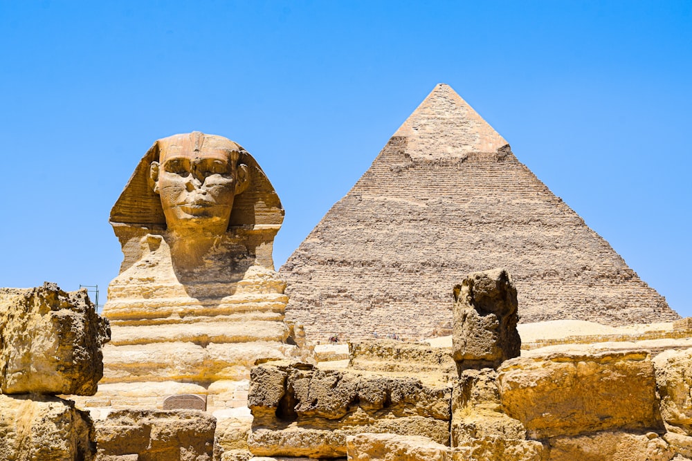 the sphinx and the great pyramid of giza