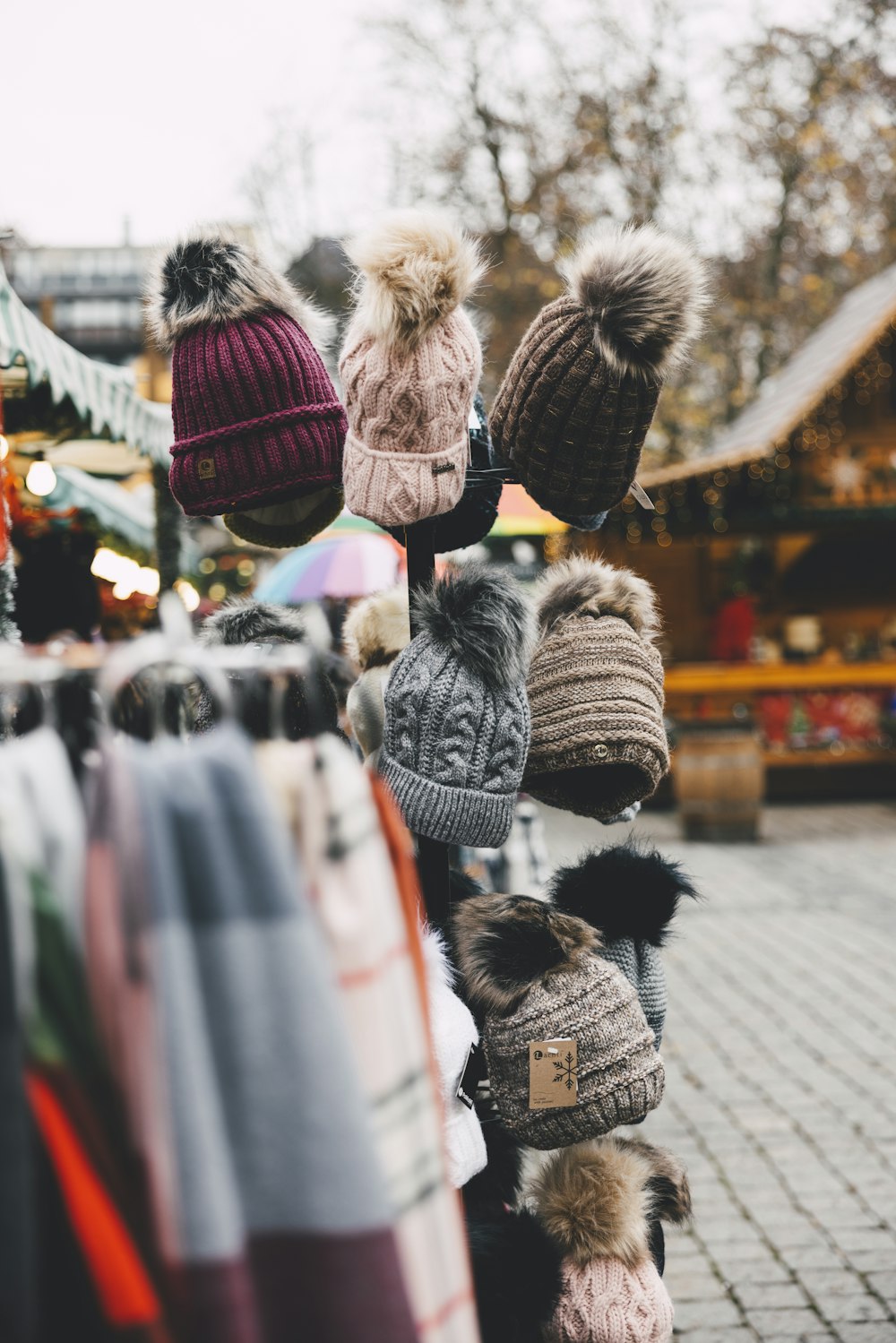 a bunch of hats are hanging on a rack