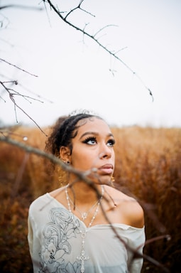 perspective and angle for photo composition,how to photograph a woman standing in a field of tall grass