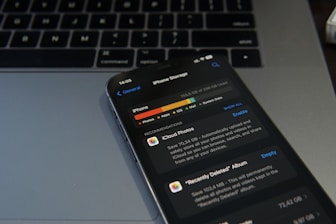 Screenshot of a mobile device displaying the storage booking interface.