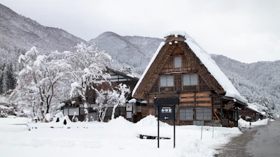 【2026年最新】飛騨高山・白川郷一人旅完全ガイド｜予算5万円で2泊3日、世界遺産と温泉を満喫する弾丸プラン