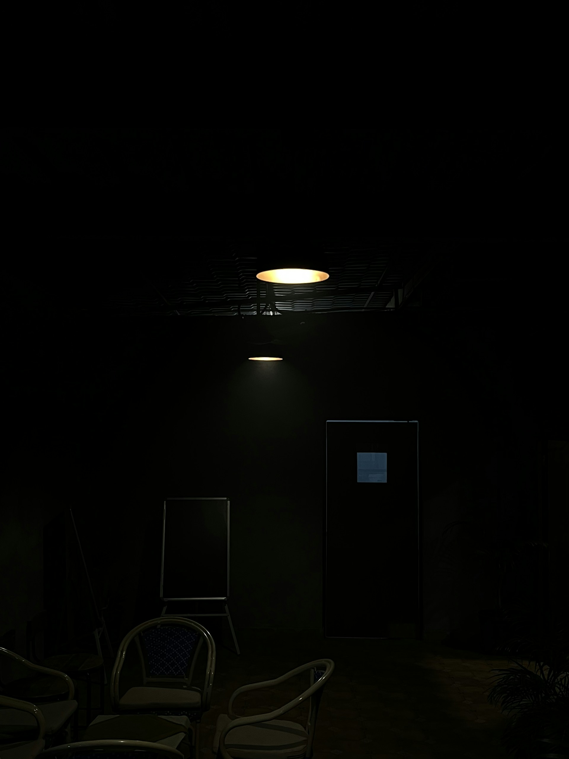 gray computer monitor