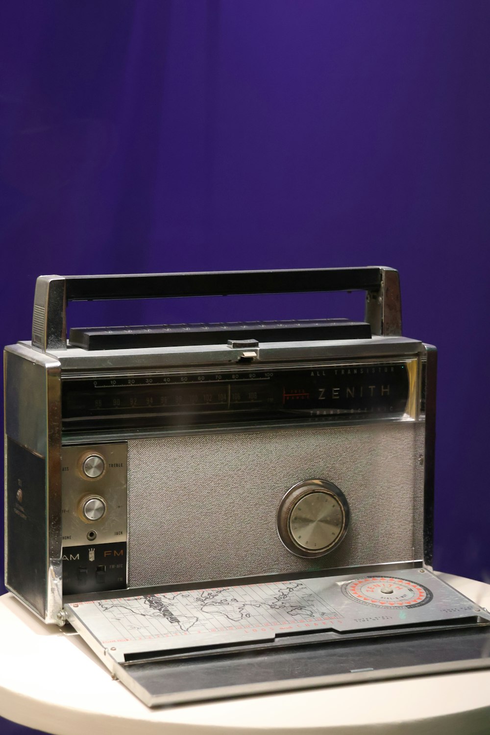 an old radio sitting on top of a table