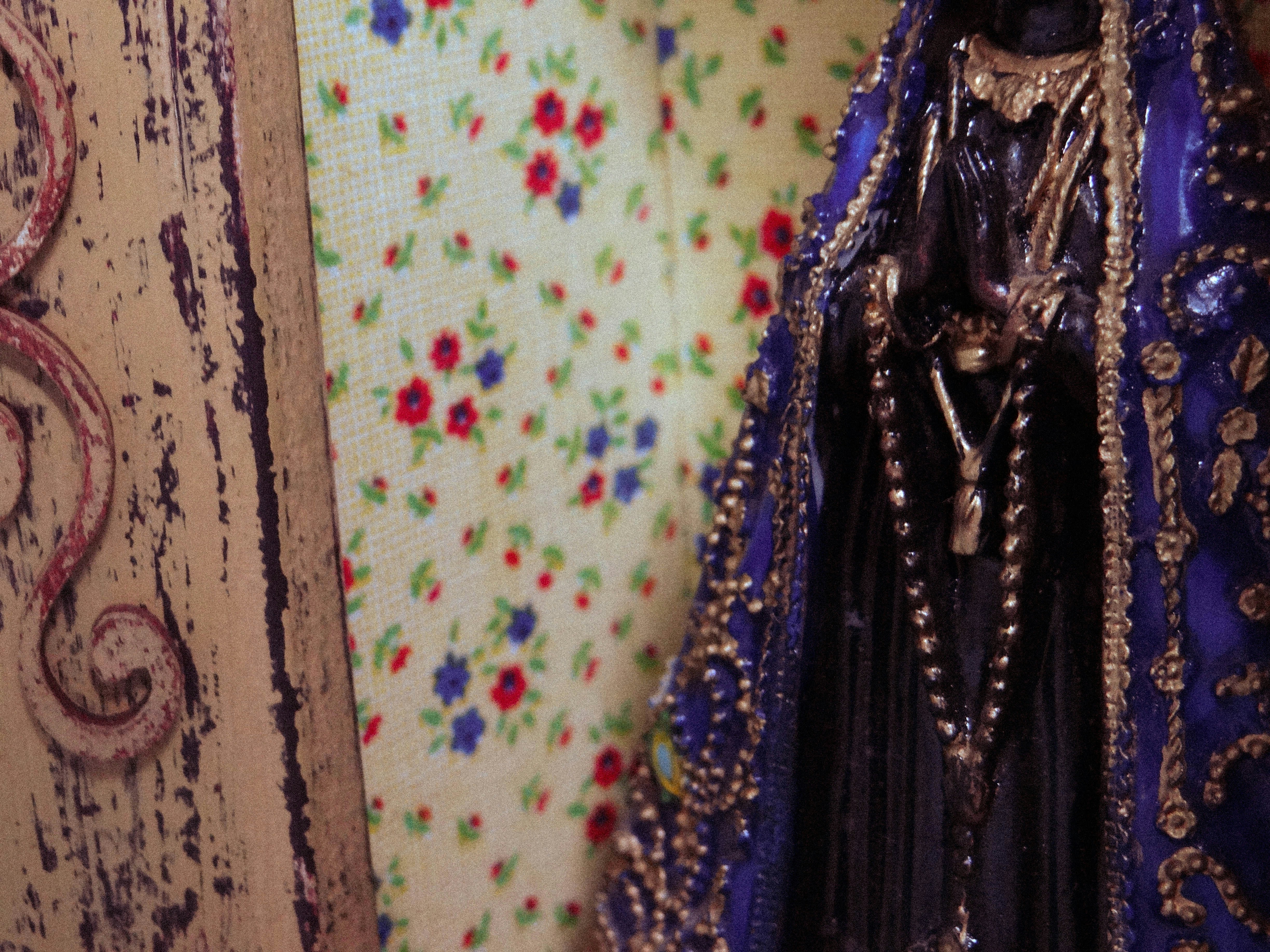 a close up of a statue of a woman