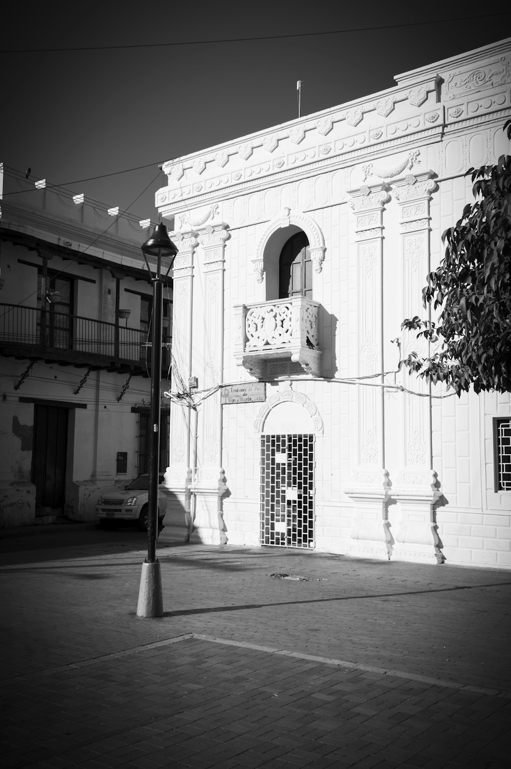 a black and white photo of a building