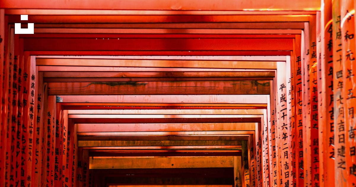 Foto zum Thema Ein Tunnel von Red Tori Tori Tori Tori Tori Tori Tori