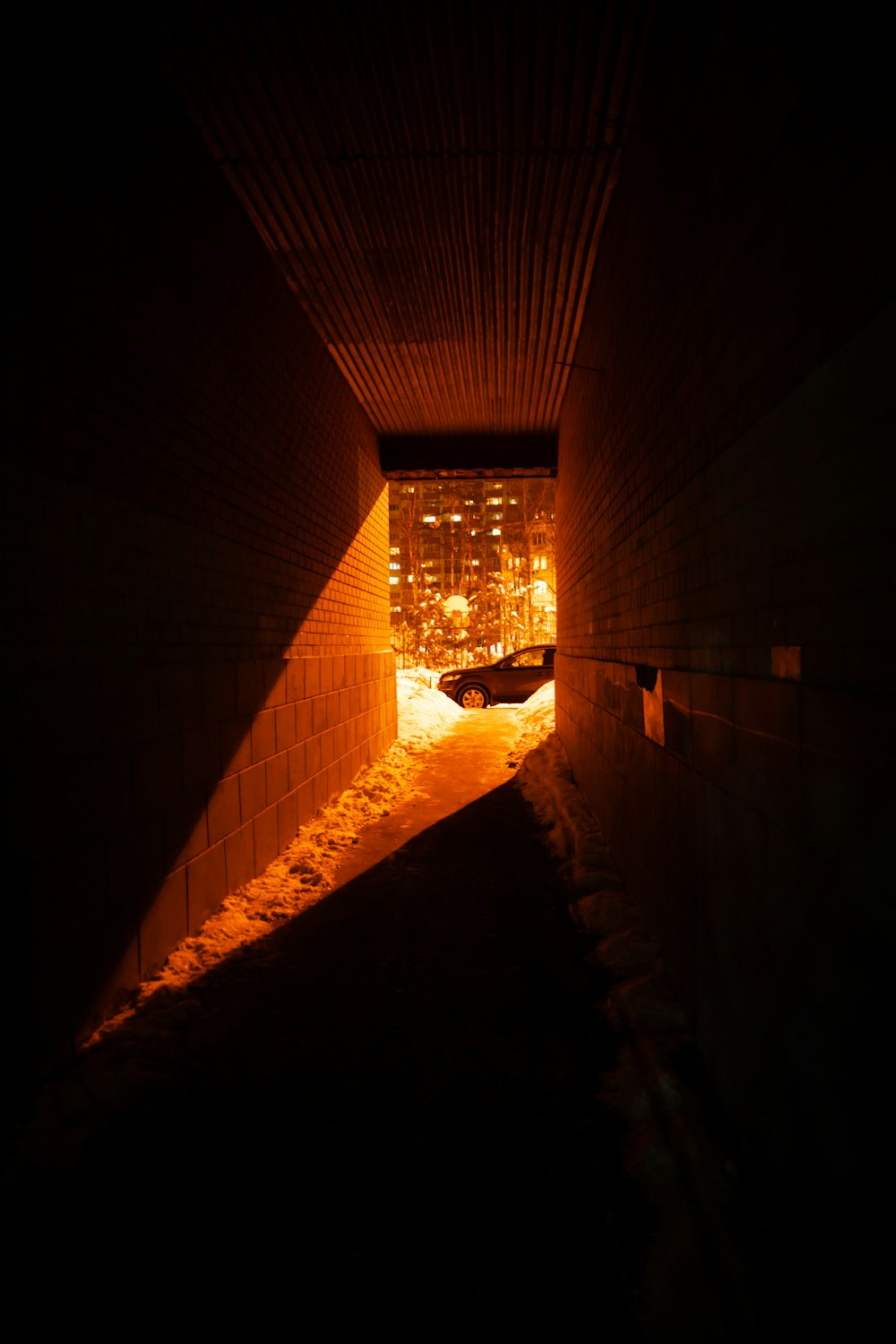 Ein dunkler Tunnel mit einem Licht am Ende