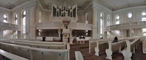 Vista interna do espaço que será a nova igreja