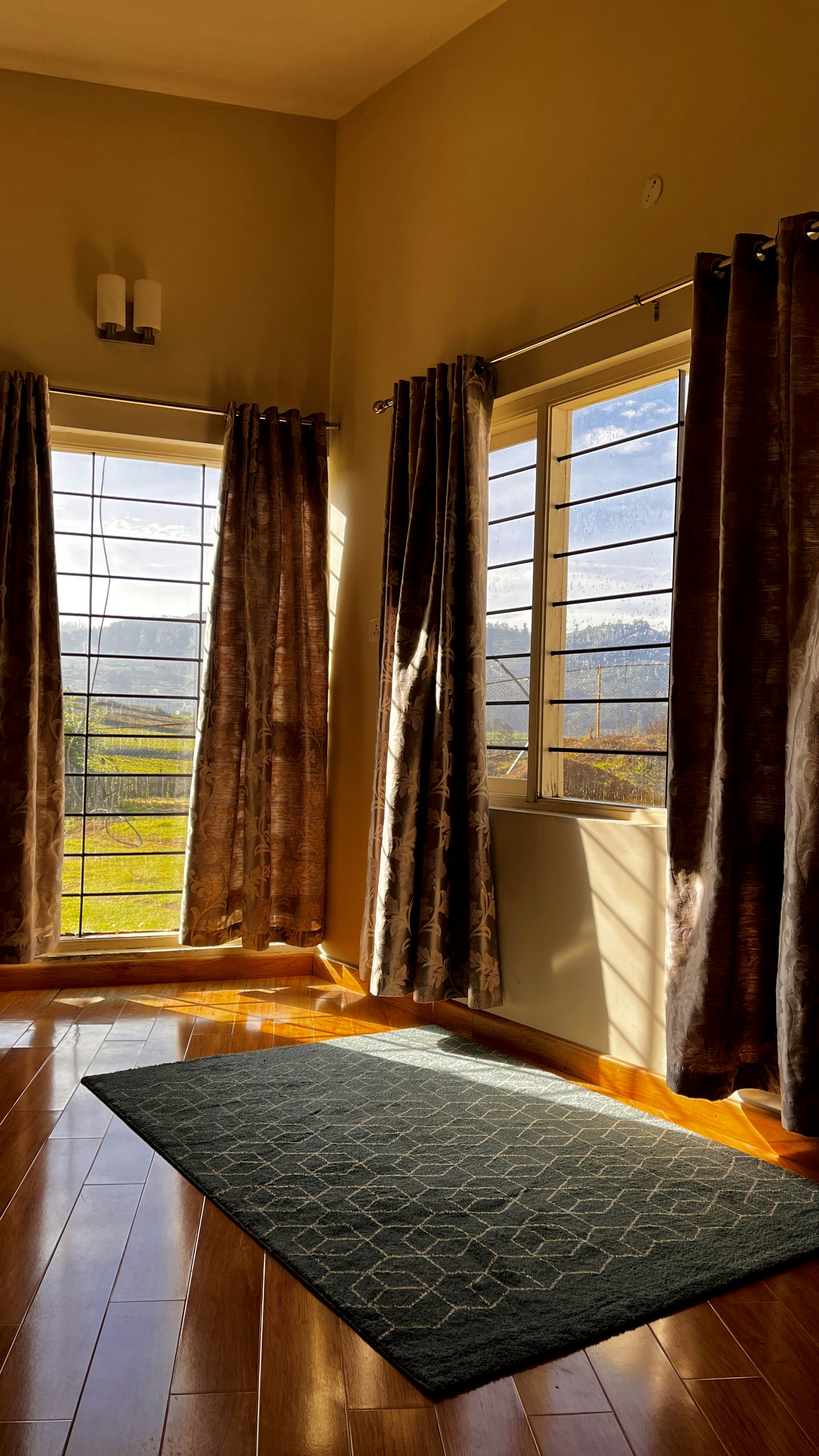 black and white bed linen