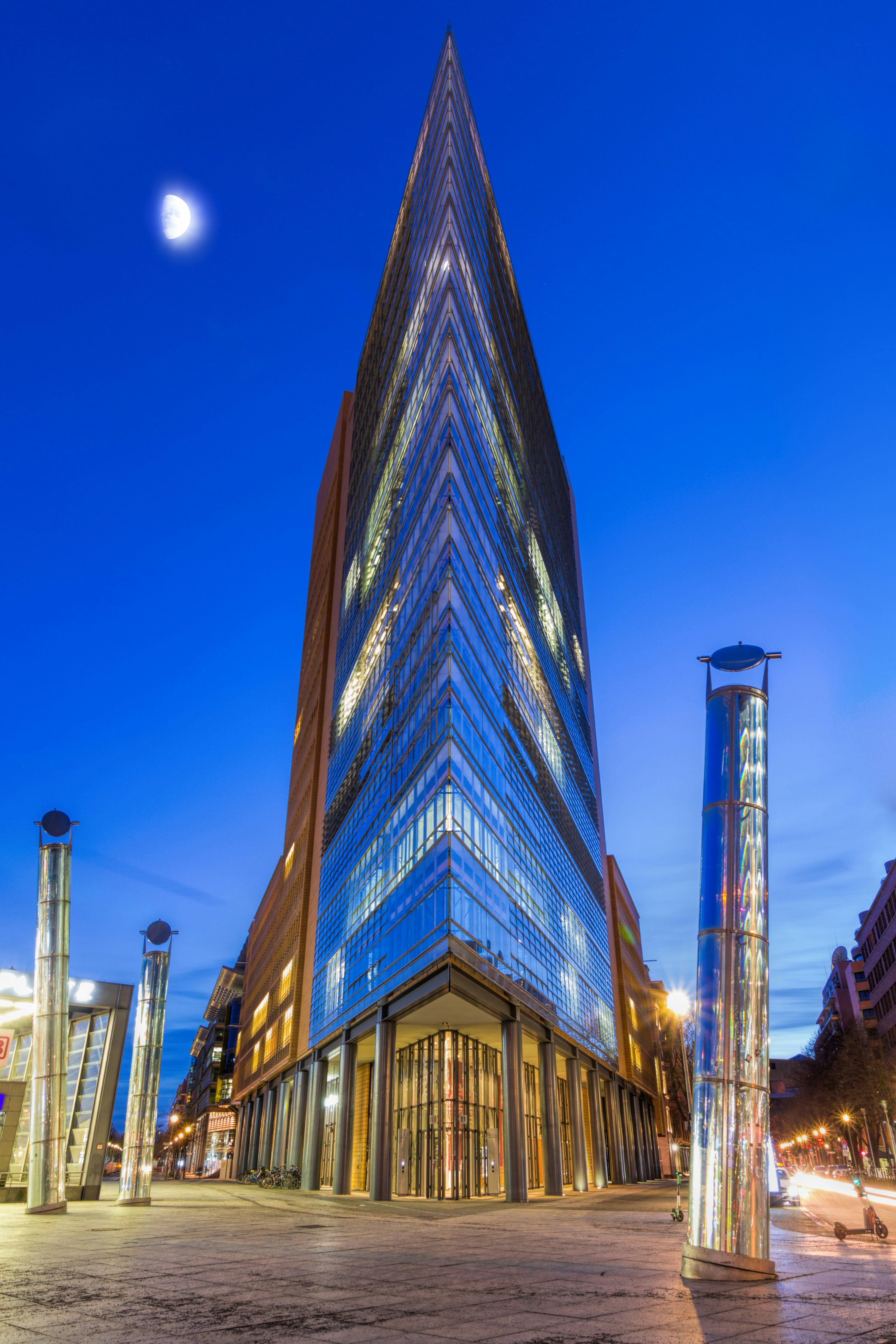 a very tall building sitting in the middle of a street