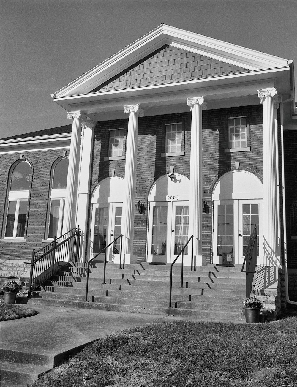 a black and white photo of a large building