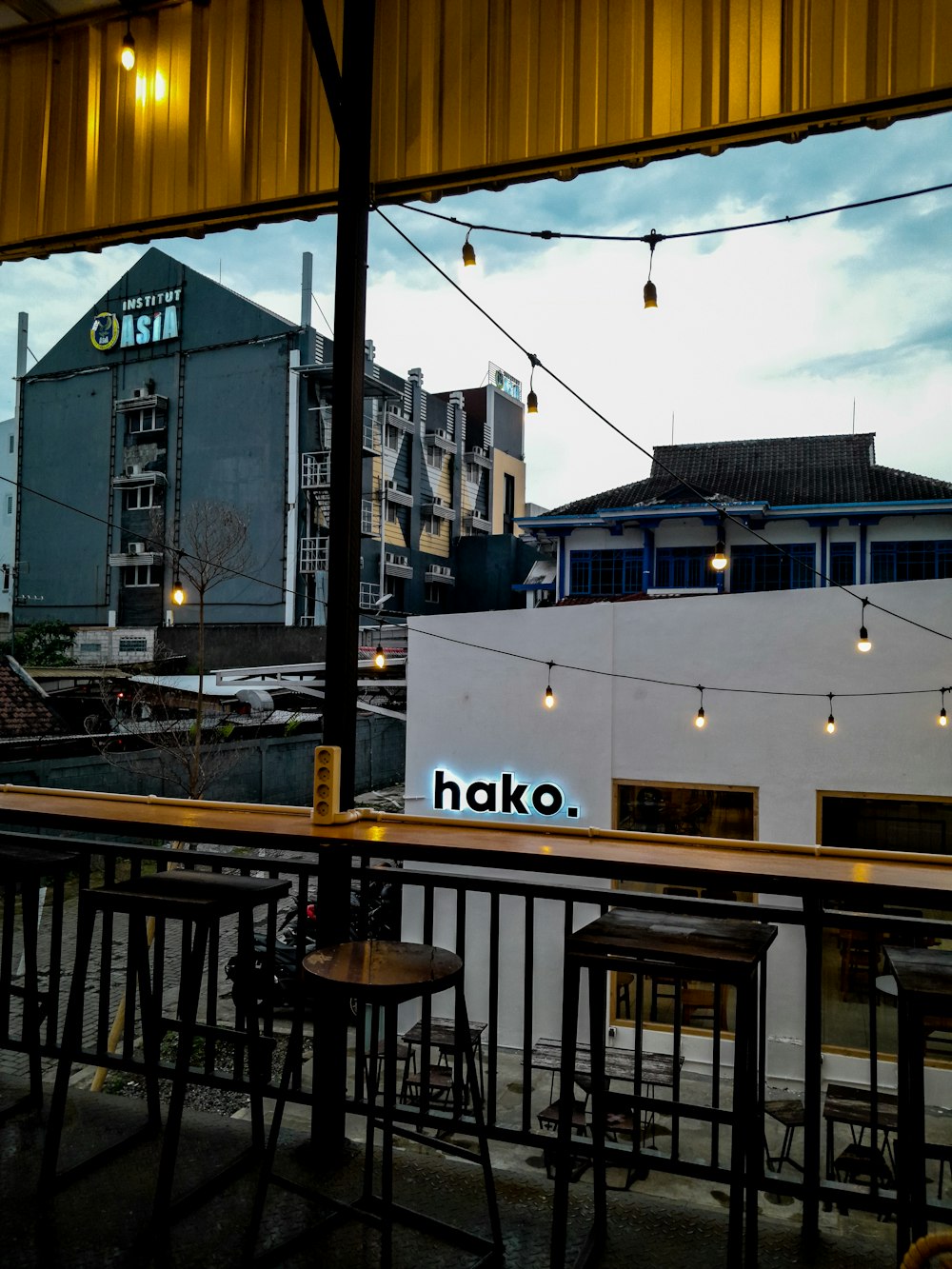 a restaurant with a sign that says hako on it
