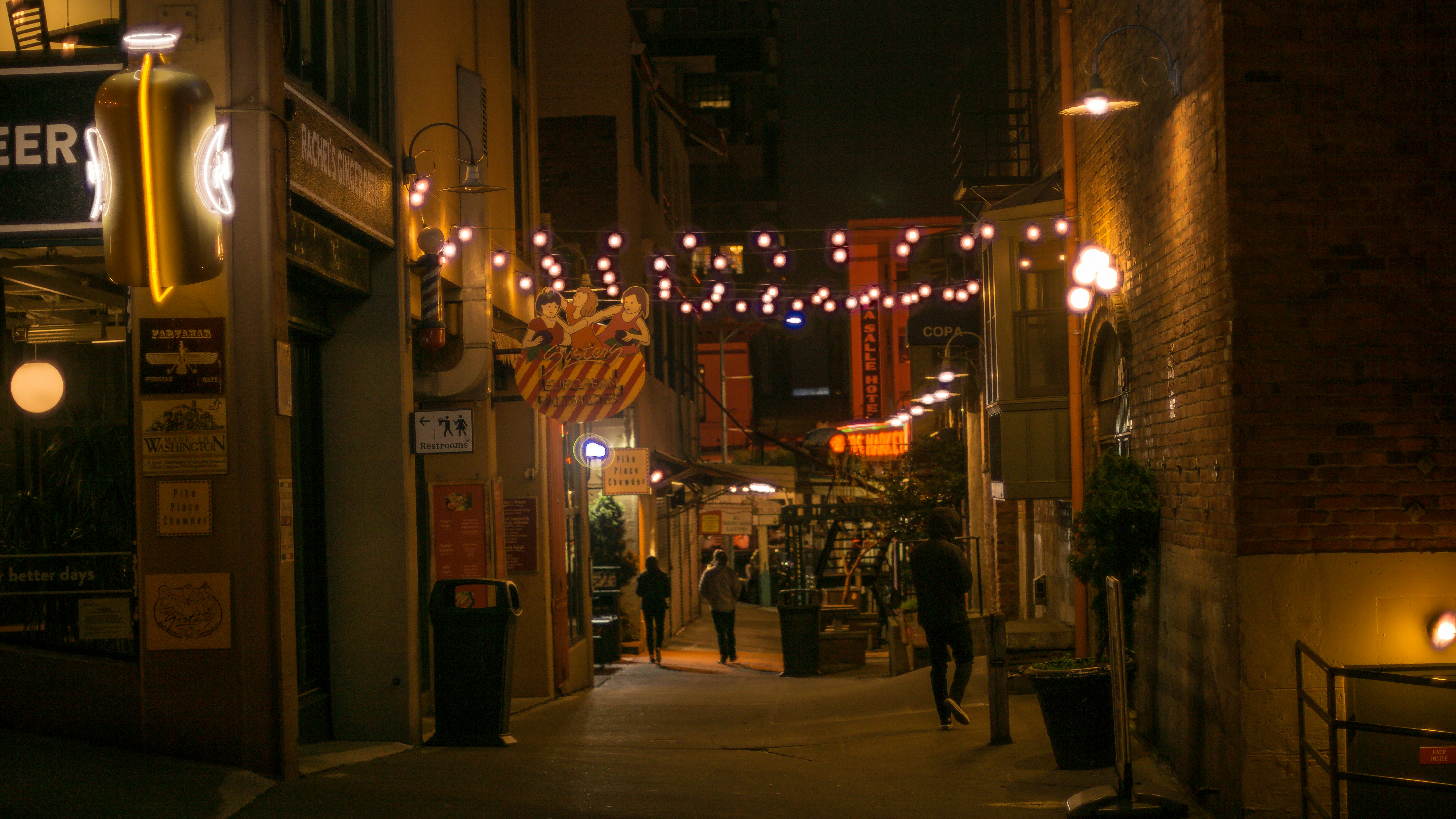 a vibrant Chicago street scene in a popular neighborhood such as Edgewater or the Gold Coast - high rise condos chicago
