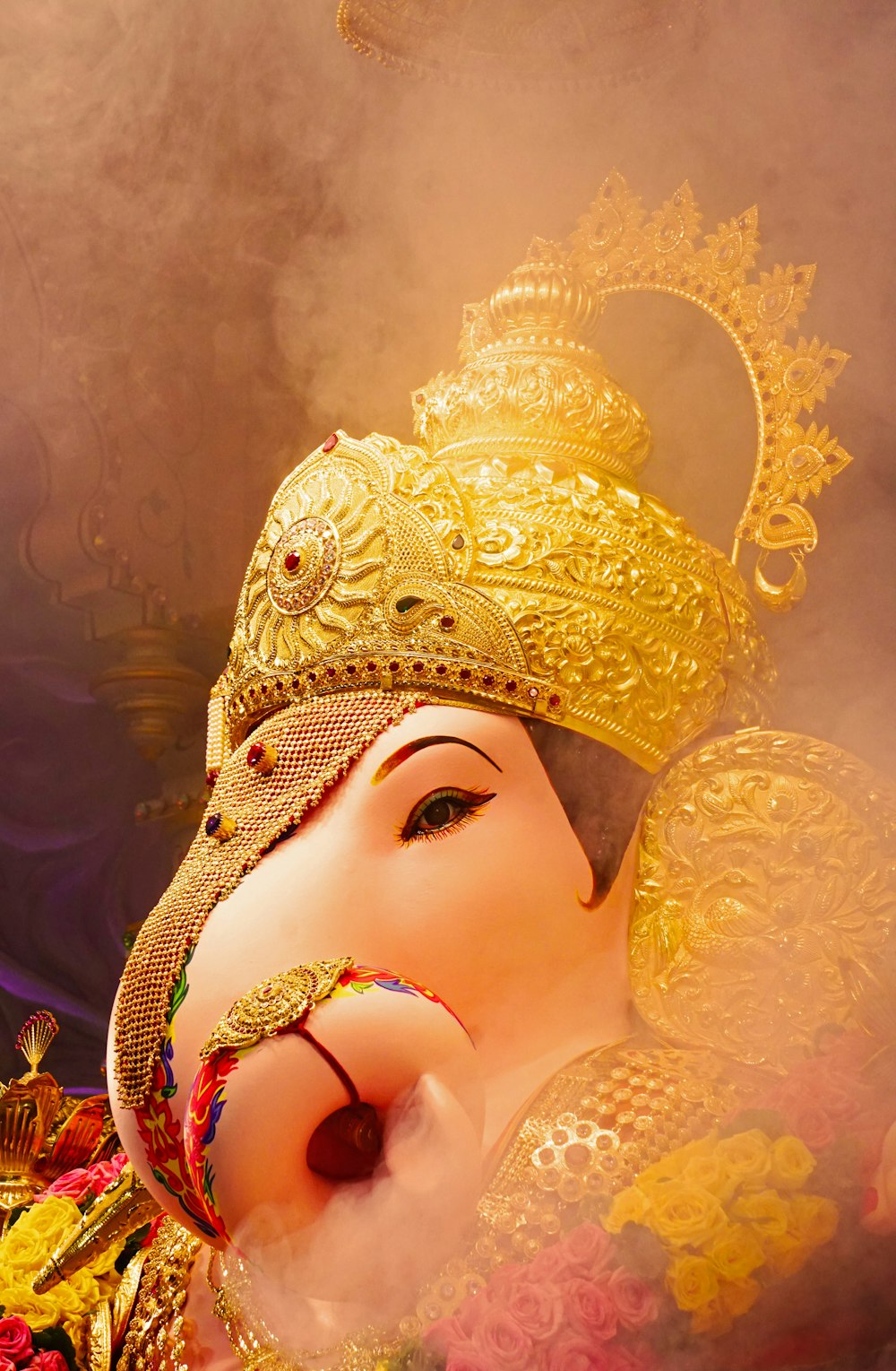 A close up of a statue of ganesh photo – Free India Image on Unsplash